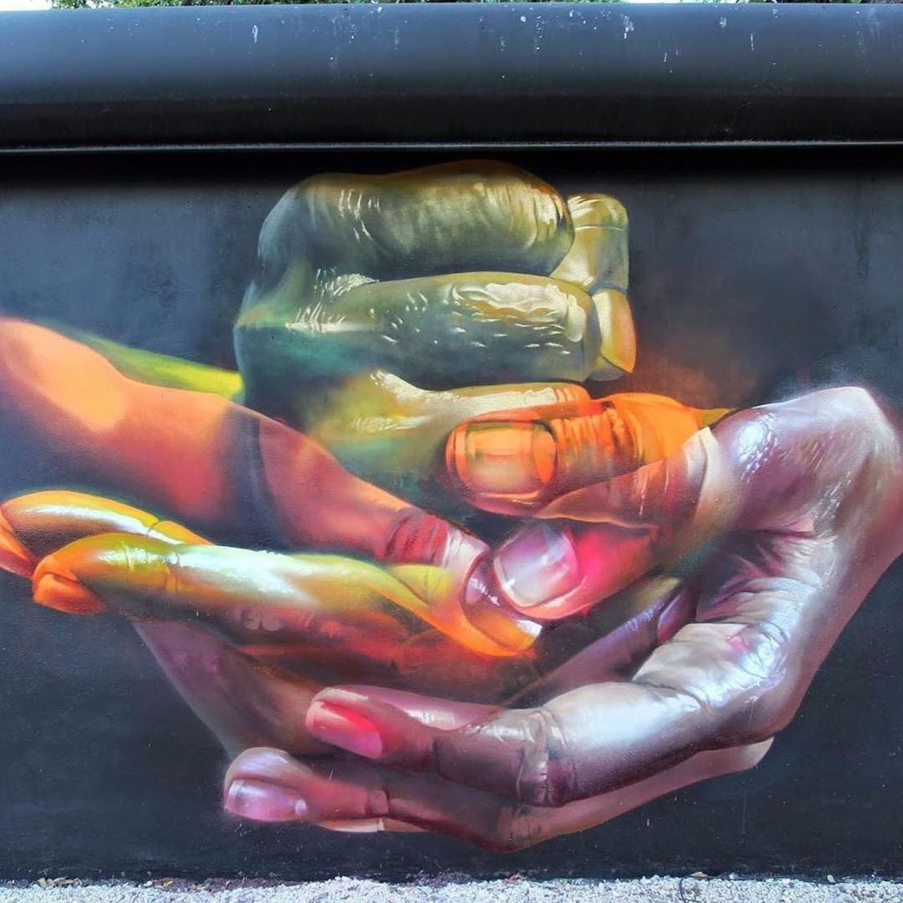 Main dans la main #street #streetart #streetartparis #graff #graffiti #wallart #sprayart #urban #urbain #urbanart #… https://t.co/U8cTEObEZi