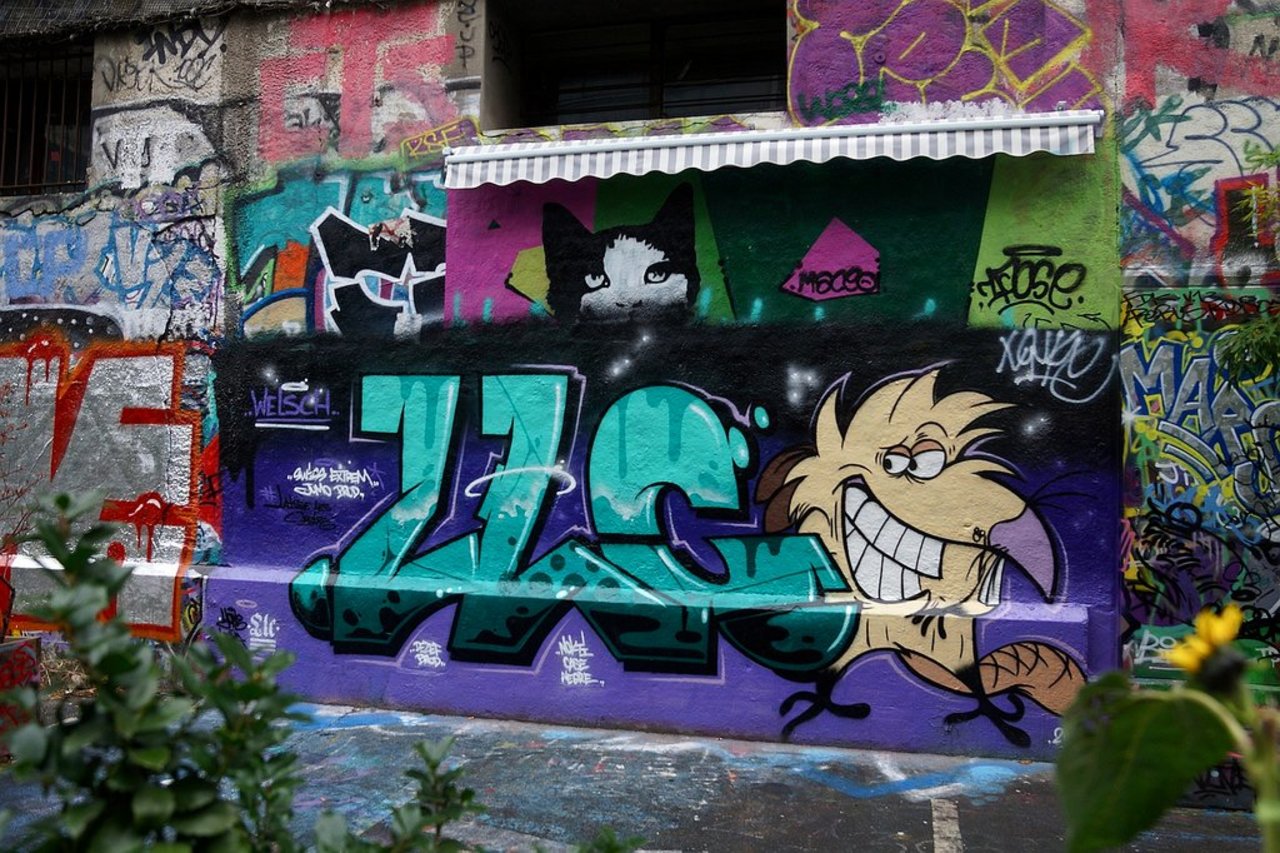 RT @urbacolors: Street Art by anonymous in #Paris http://www.urbacolors.com #art #mural #graffiti #streetart https://t.co/Lmf1FA1U1k