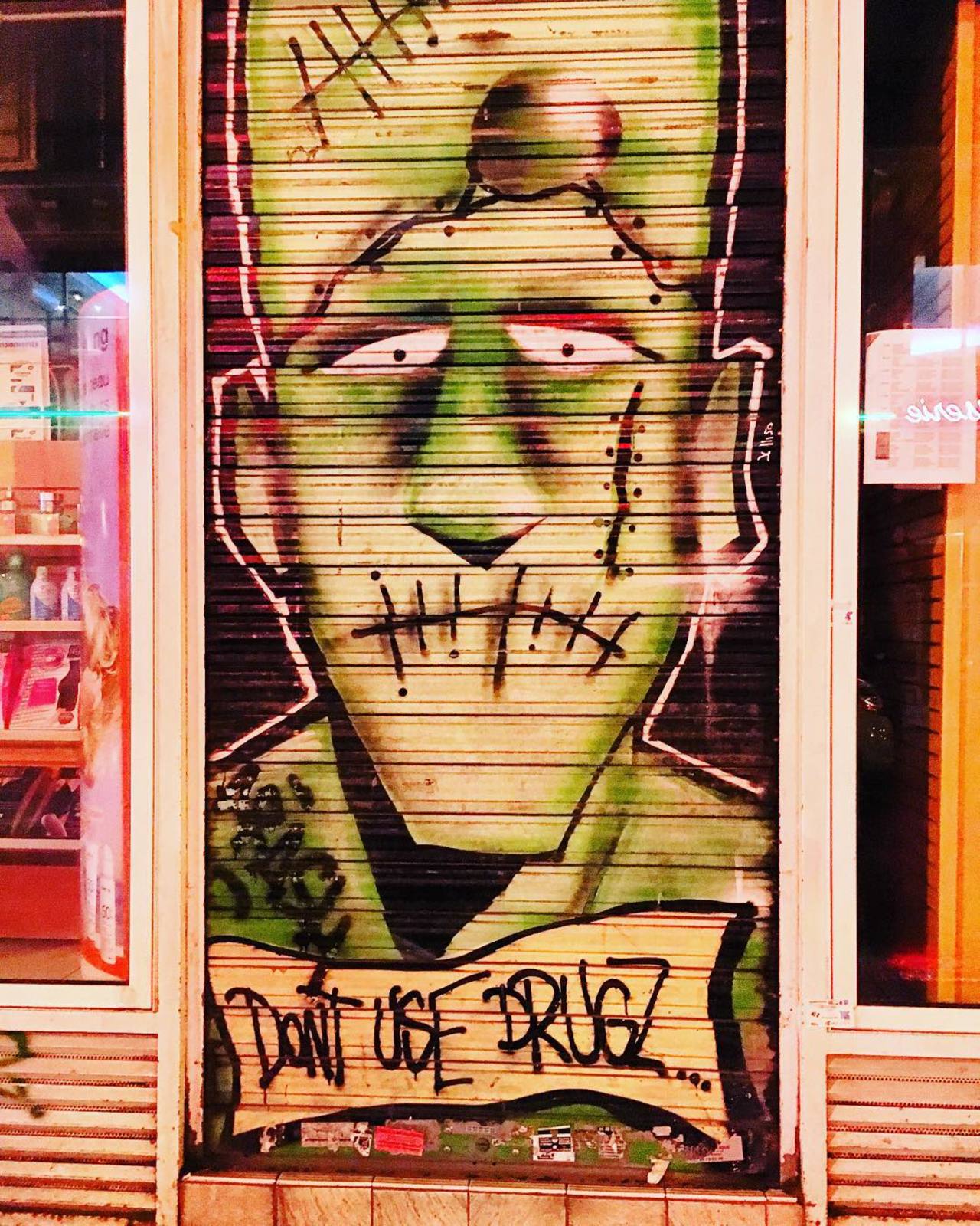 #Paris #graffiti photo by @tips.paris http://ift.tt/1MTMl7c #StreetArt https://t.co/ojqWPstZzN