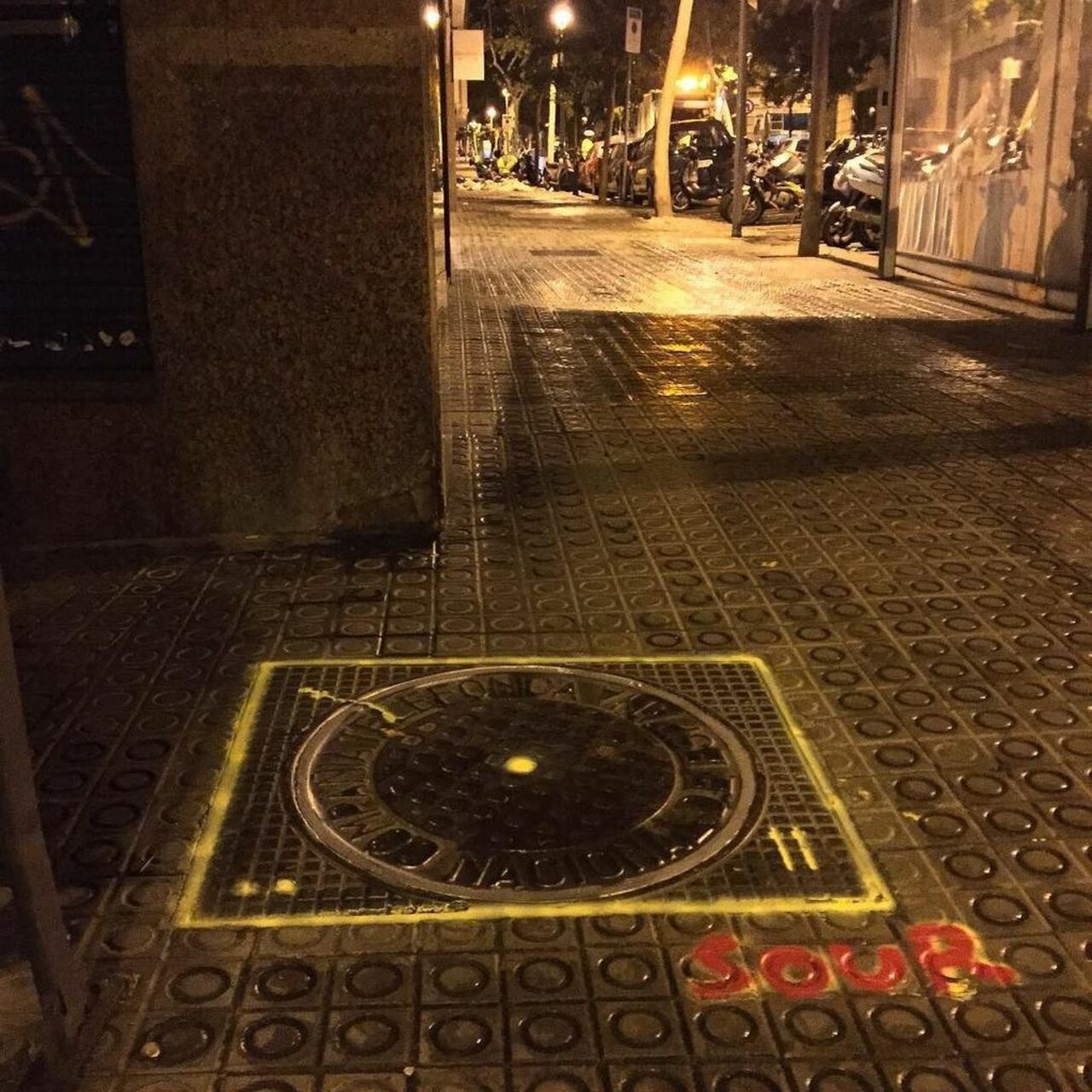 DJ SOUR #streetart #graffiti #urbanart #turntable #dj #art #artporn #music #barcelona #str… http://ift.tt/1OTTMLO https://t.co/KkyA9LXCTK