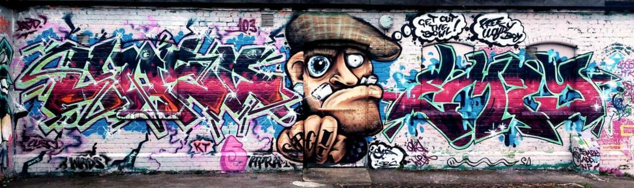 A GREAT BIT OF STREET ART WITH A REAL EAST LONDON TOUCH...
#streetart #graffiti #graff https://t.co/EdXSlDs5nL