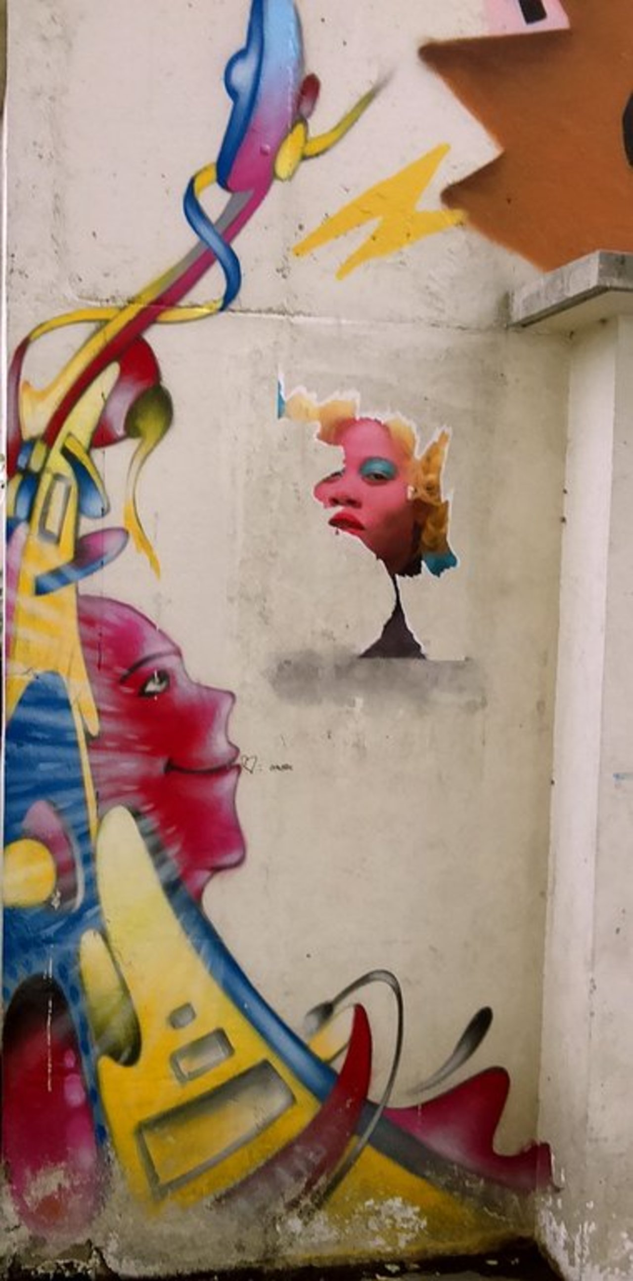 Street Art by anonymous in #Vitry-sur-Seine http://www.urbacolors.com #art #mural #graffiti #streetart https://t.co/MtM6izXHc3