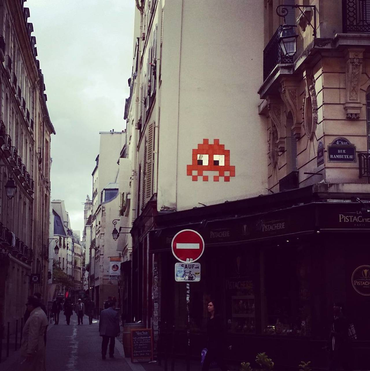 circumjacent_fr: #Paris #graffiti photo by mladewig http://ift.tt/1NWmuNm #StreetArt https://t.co/MpS1kxP6Uk