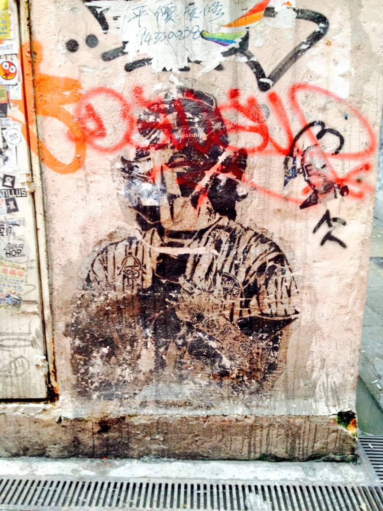 Defaced face, Causeway Bay
#streetart #urbanart #stencil #stencilart #graffiti #HongKong #China #streetphotography https://t.co/1vC4Etpeng