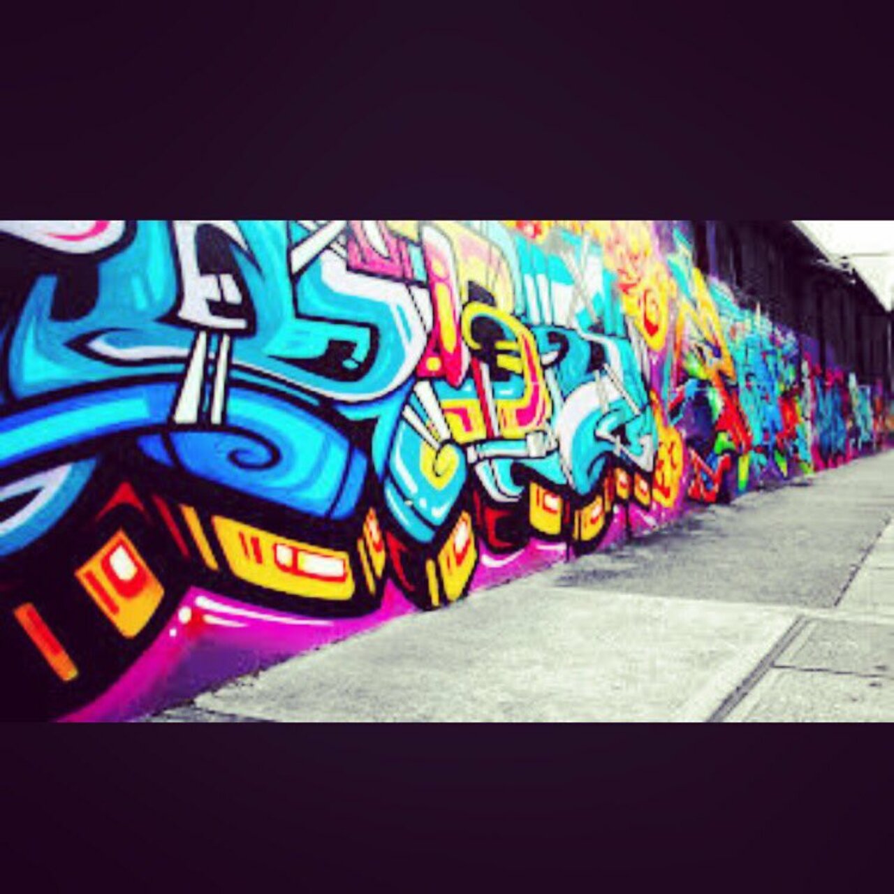Happy Friday! #TGIF #ArtWall #Graffiti #GraffitiWall #Art #Artist #PhotoWall #Photoshoot #StreetArt #StreetDesign https://t.co/S3zUVlblf1