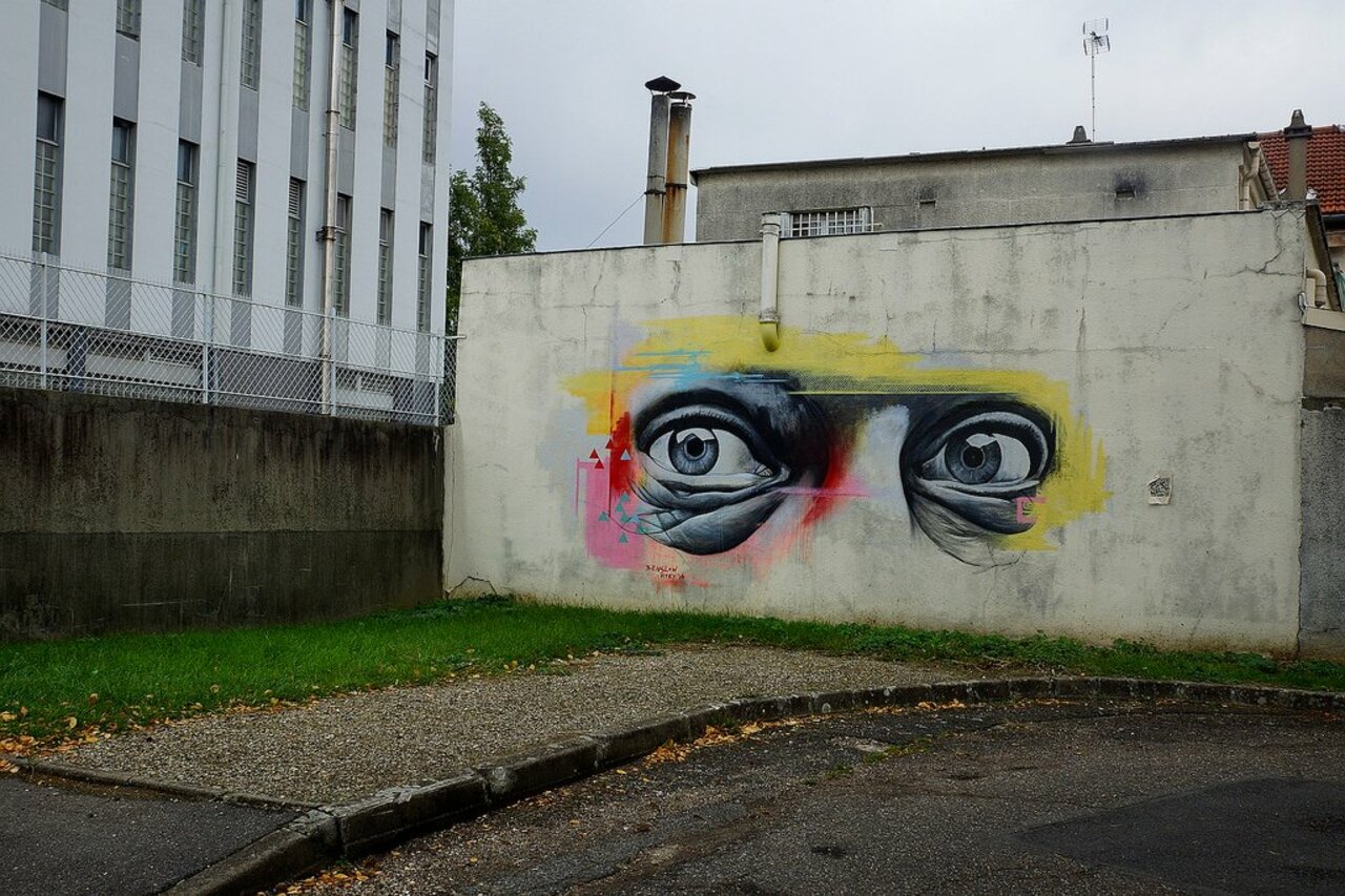 Street Art by anonymous in #Vitry-sur-Seine http://www.urbacolors.com #art #mural #graffiti #streetart https://t.co/5R4O8rQyYT
