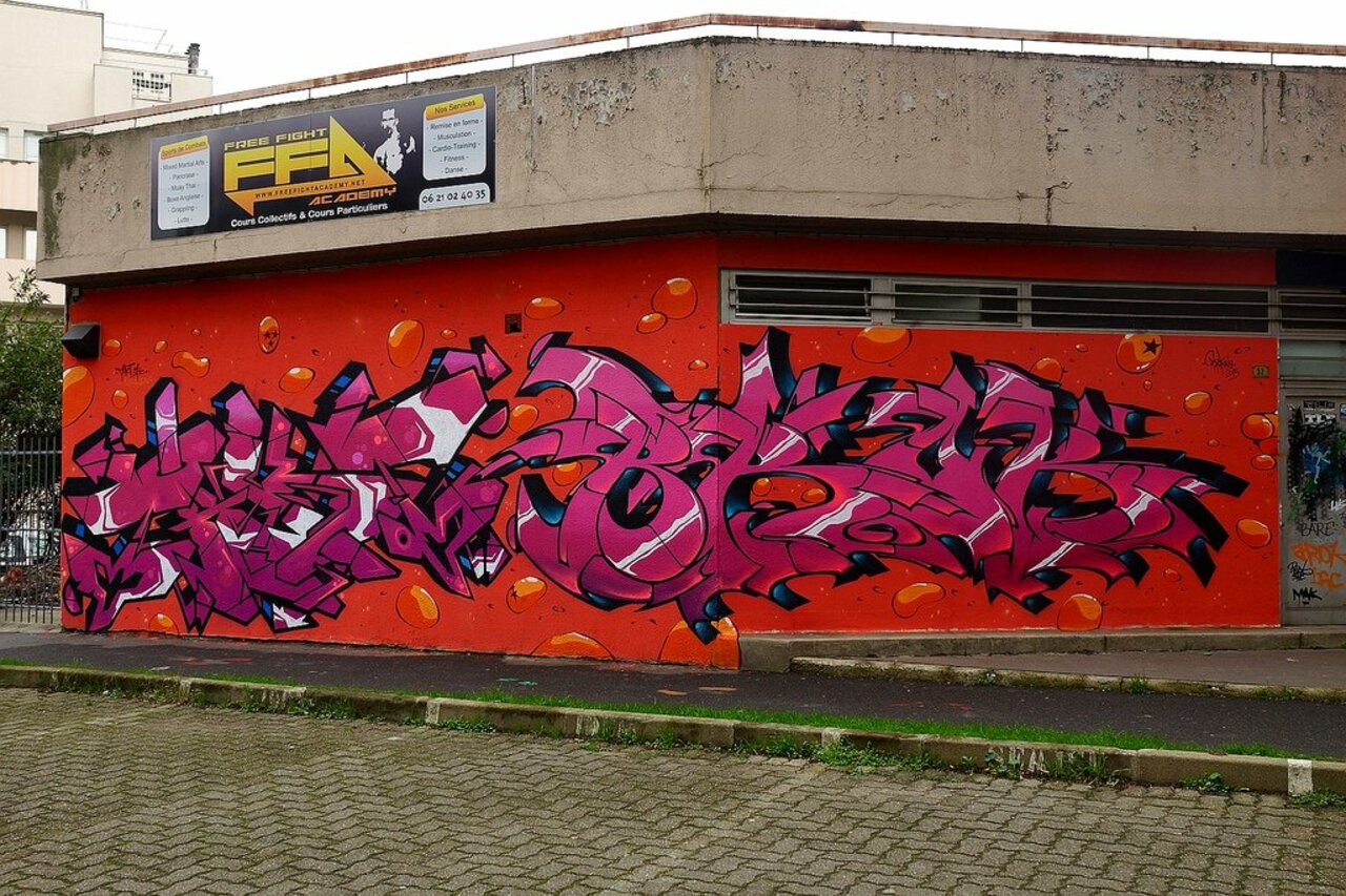 Street Art by anonymous in #Vitry-sur-Seine http://www.urbacolors.com #art #mural #graffiti #streetart https://t.co/UrZmJLgAko