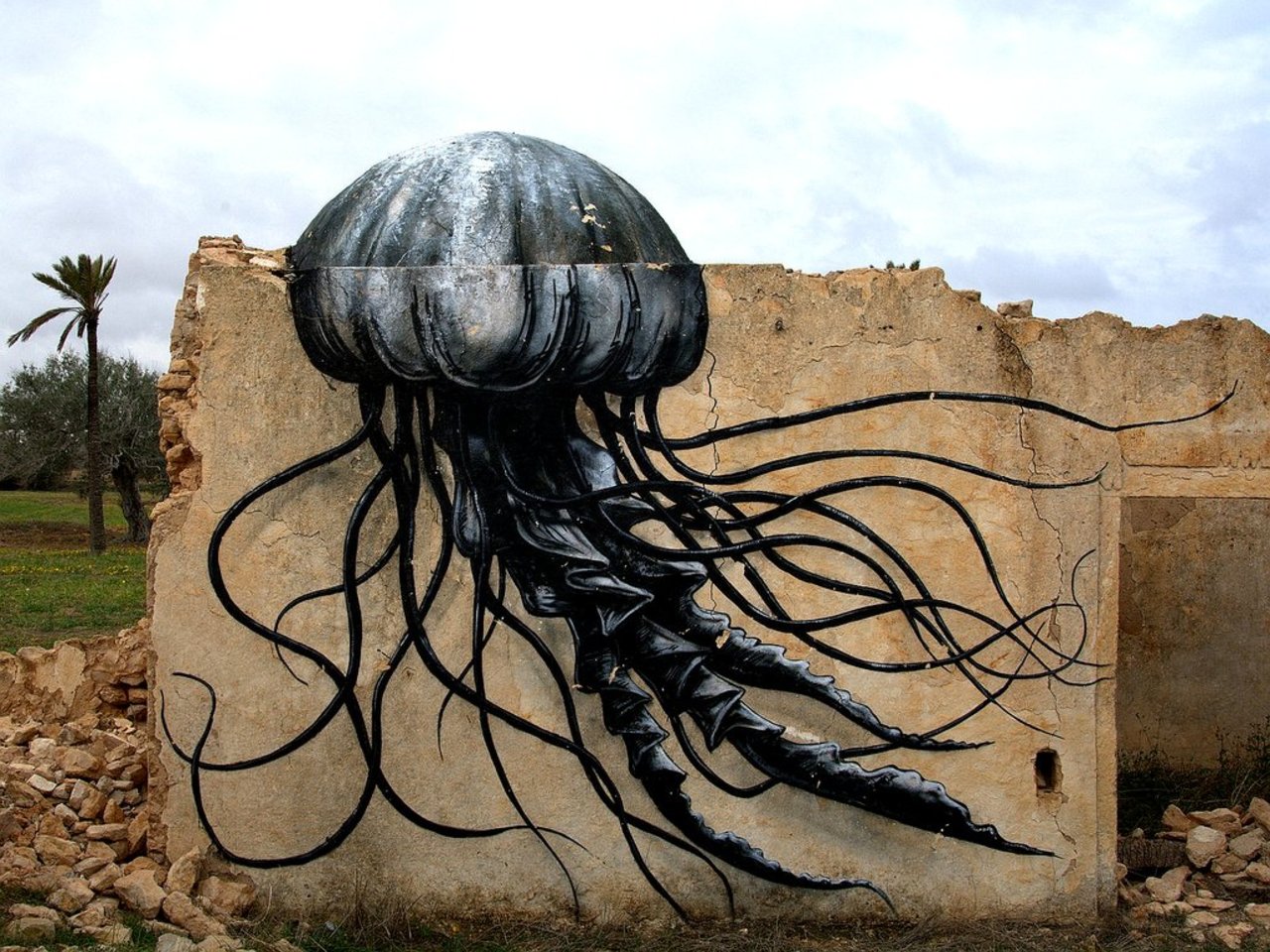 Street Art by roa in # http://www.urbacolors.com #art #mural #graffiti #streetart https://t.co/3YcN1YM7cH