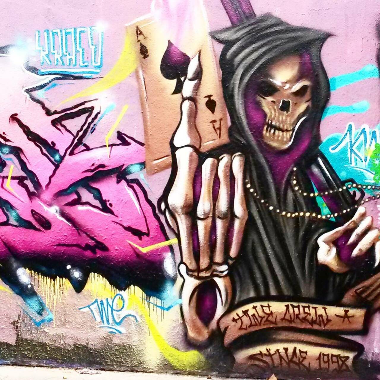 #Paris #graffiti photo by @princessepepett http://ift.tt/1Gw8cQN #StreetArt https://t.co/umDvT7npRE