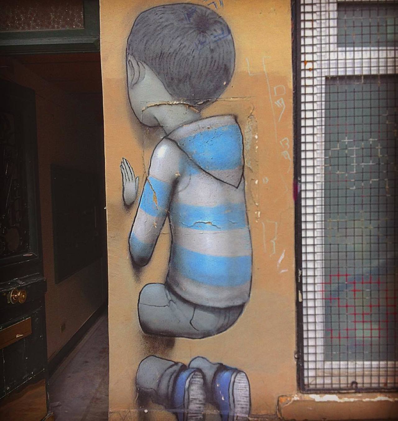 #Paris #graffiti photo by @stefetlinda http://ift.tt/1i1mg9u #StreetArt https://t.co/ndkbxbPOoX