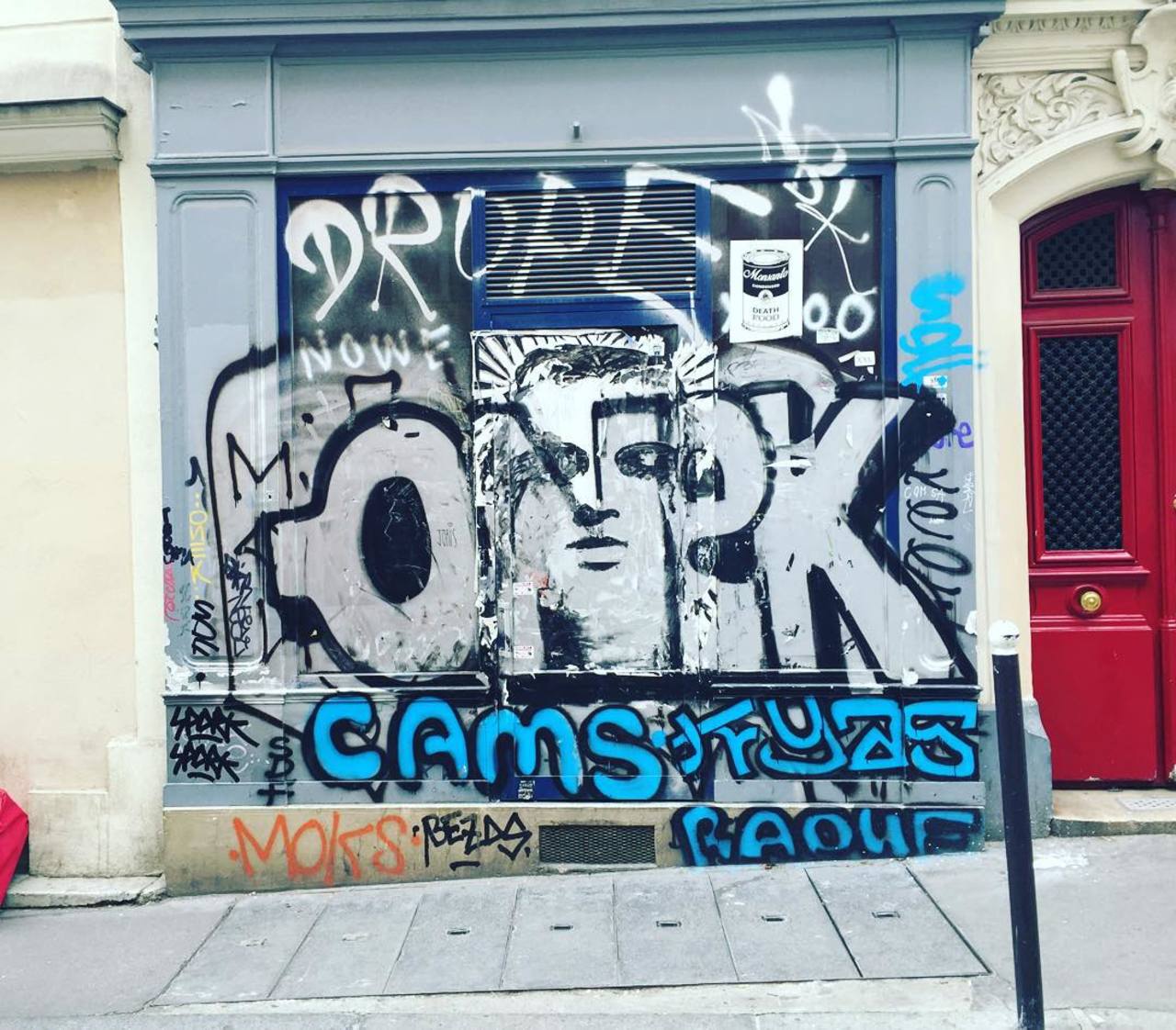 circumjacent_fr: #Paris #graffiti photo by galifreund http://ift.tt/1MYaPMD #StreetArt https://t.co/ZYn5kAf03J