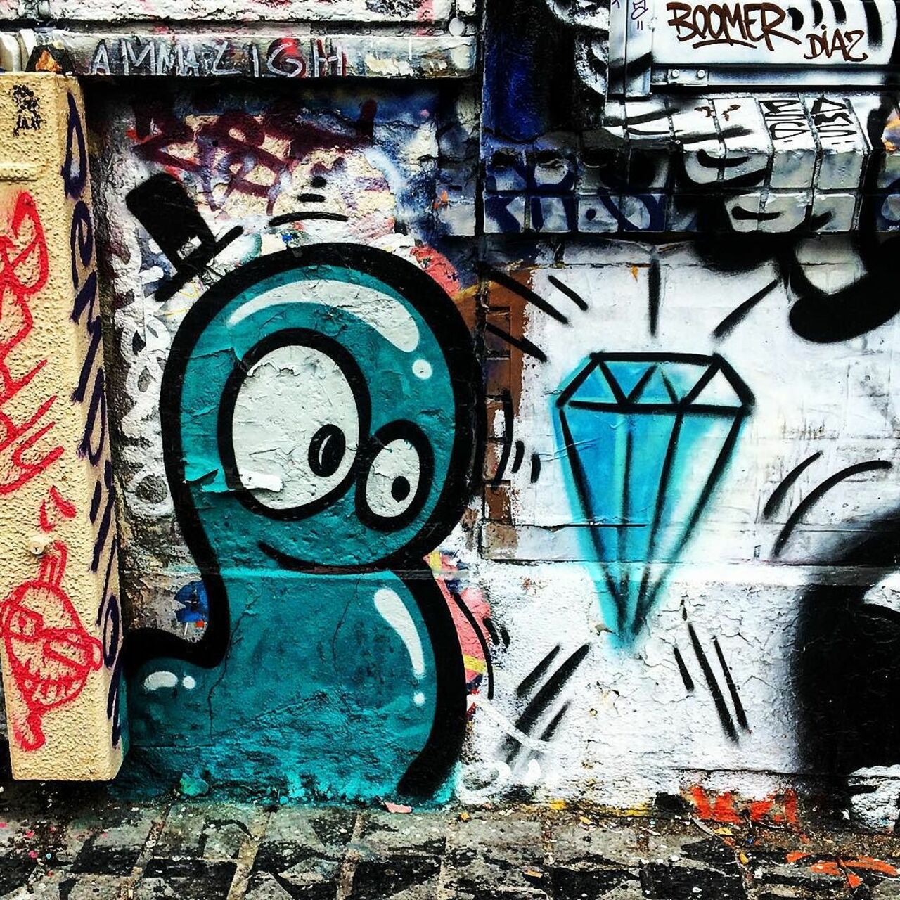 #Paris #graffiti photo by @julosteart http://ift.tt/1KuYARF #StreetArt https://t.co/qusXgxa531