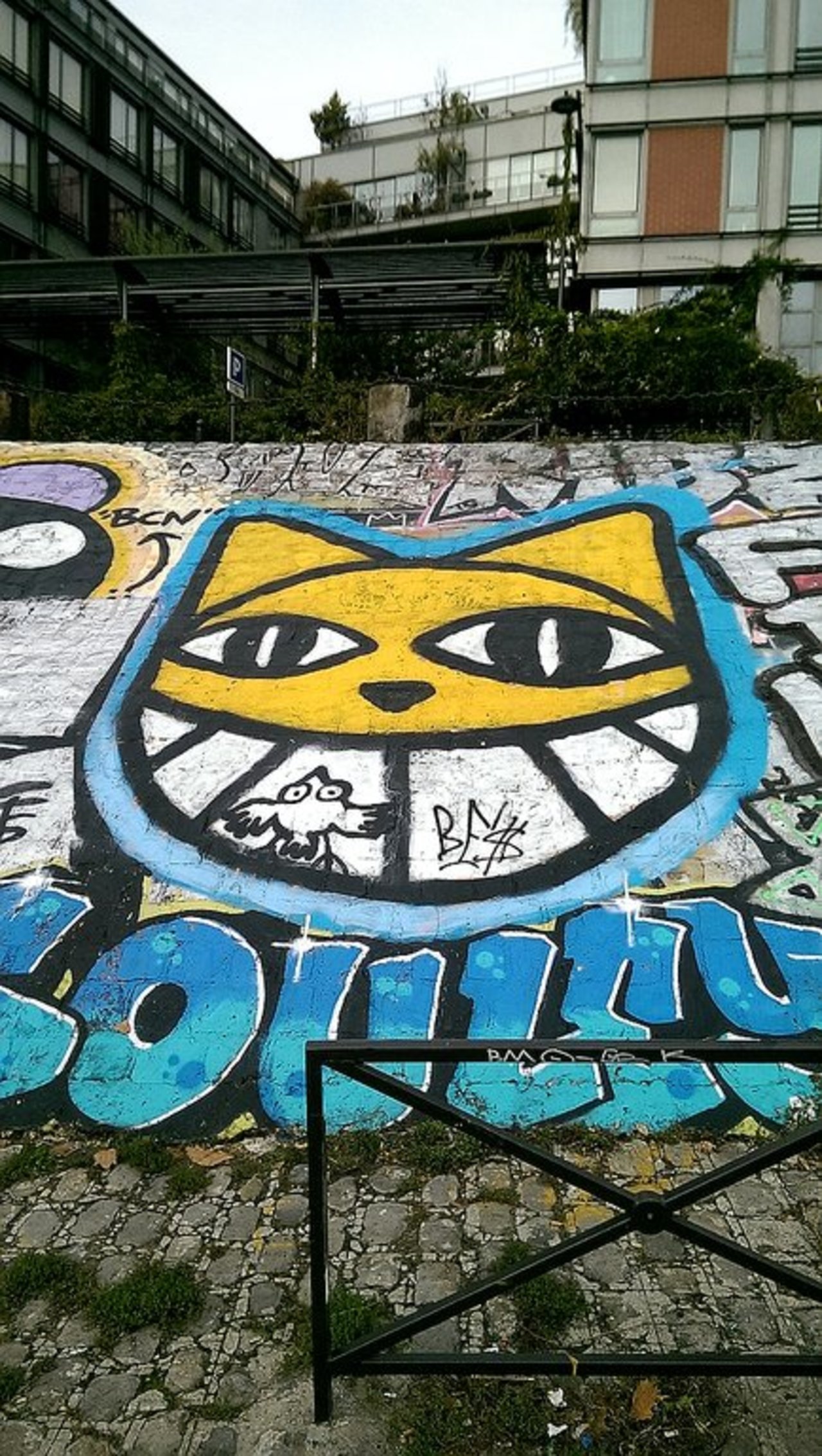 Street Art by mr chat in #Paris http://www.urbacolors.com #art #mural #graffiti #streetart https://t.co/dVVI4FLGVO