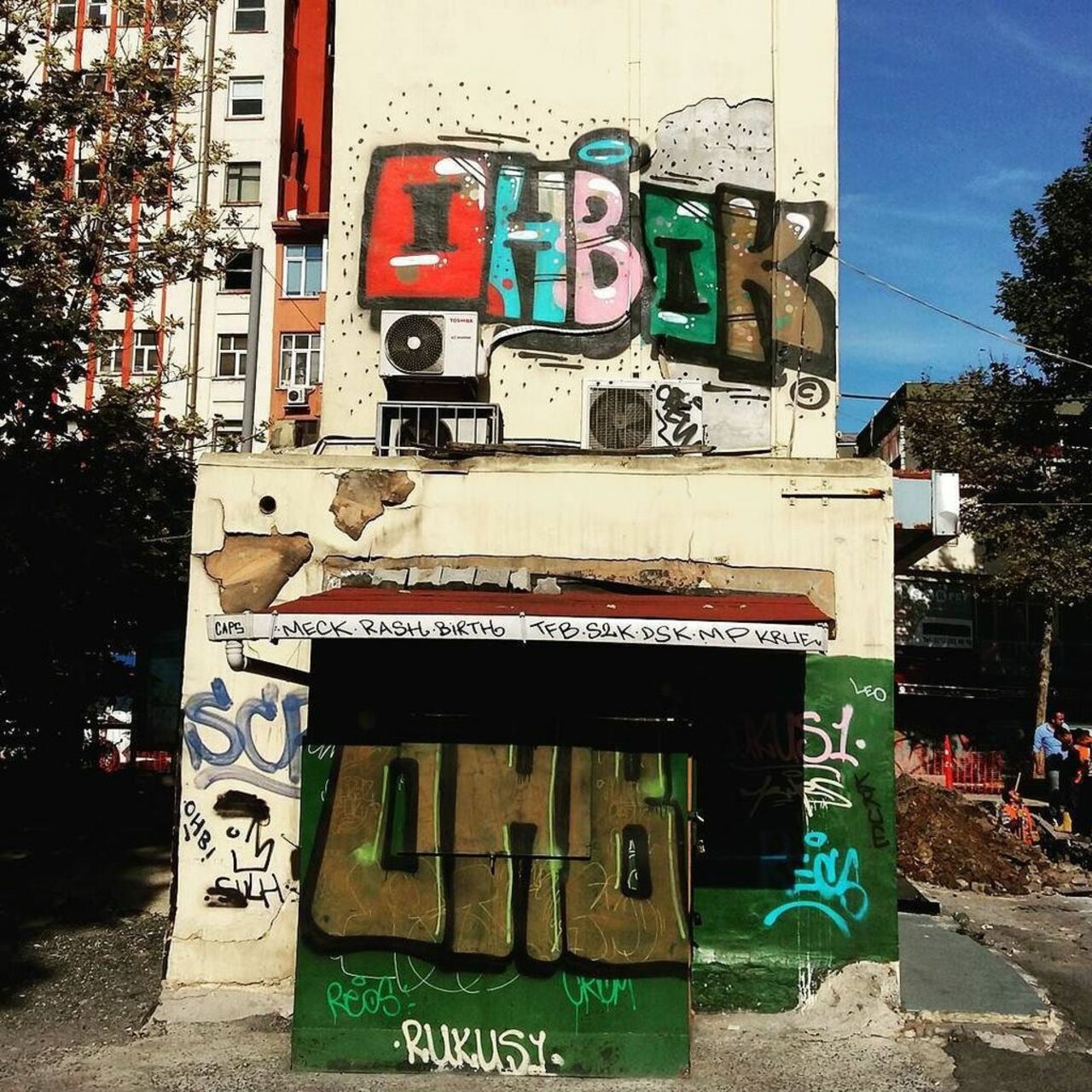 By #bokcrew @dsb_graff #dsb_graff @rsa_graffiti @streetawesome #streetart #urbanart #graffitiart #graffiti #instagr… https://t.co/rU5GeN8jpZ