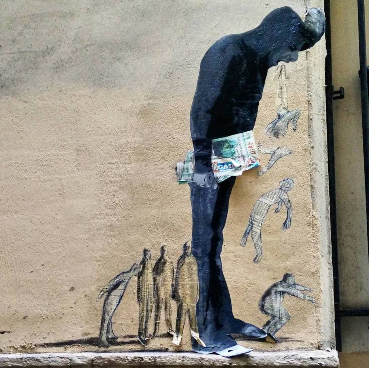 RT @StArtEverywhere: Nice pasteup in Paris

#streetart #streetartparis #parisstreetart #parisgraffiti #graffiti #graffitiart #urbanart #… https://t.co/GRLQDoILBZ