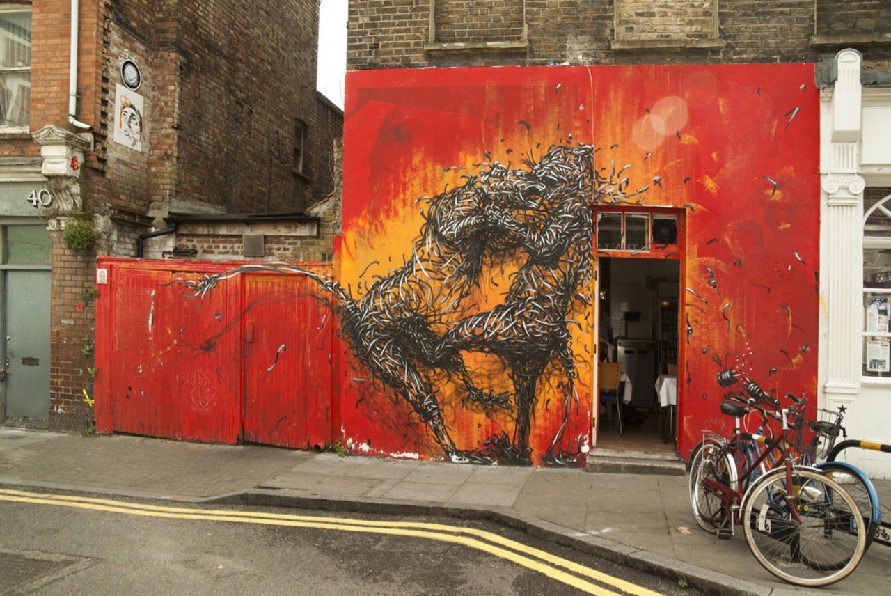 #StreetArt 538
#Graff #Graffiti #urbanart 
#photooftheday #picoftheday
#GreatBritain #England #London
08/2013 https://t.co/WNFifLarEC