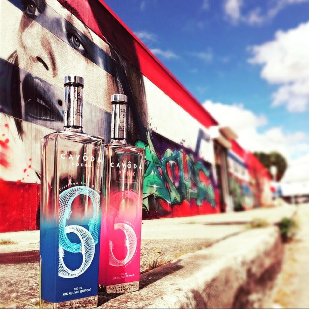RT @CavodaVodka: Light Up Your Life! # #cavoda #cavodavodka #cavodapink #blue #pink #drinkpink #art #streetart #graffiti #miami https://t.co/bQlrtW3TRH