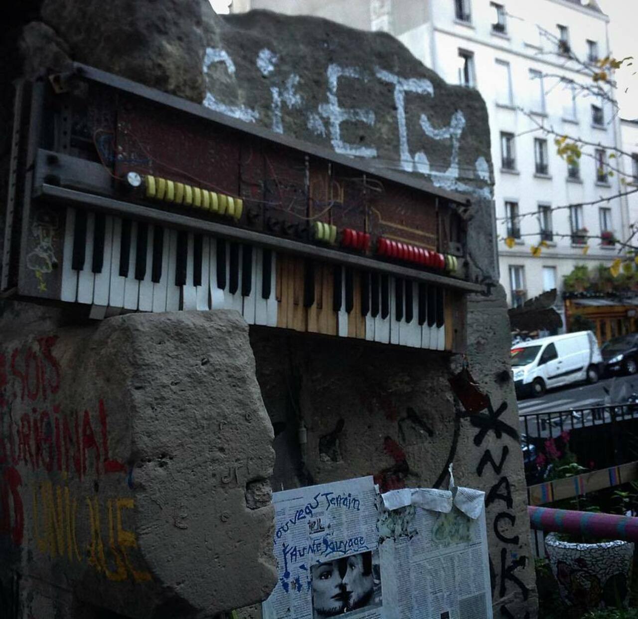 Il jouait du piano debout #street #streetart #streetartparis #graff #graffiti #wallart #sprayart #urban #urbain #ur… https://t.co/tU1YG5A6ej