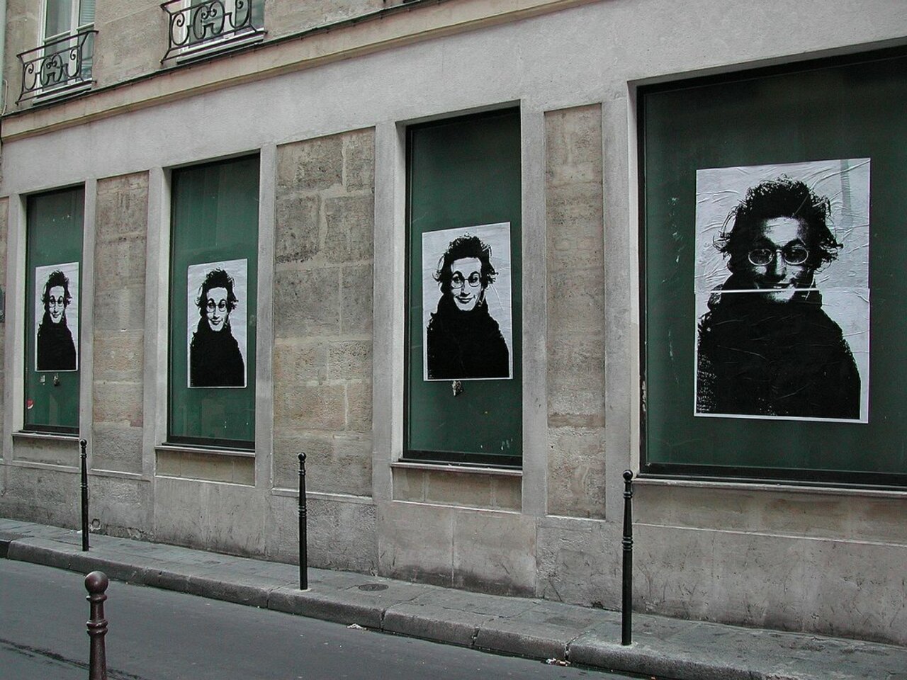 Street Art by Nojnoma in #Paris http://www.urbacolors.com #art #mural #graffiti #streetart https://t.co/AnPYgHF2ta