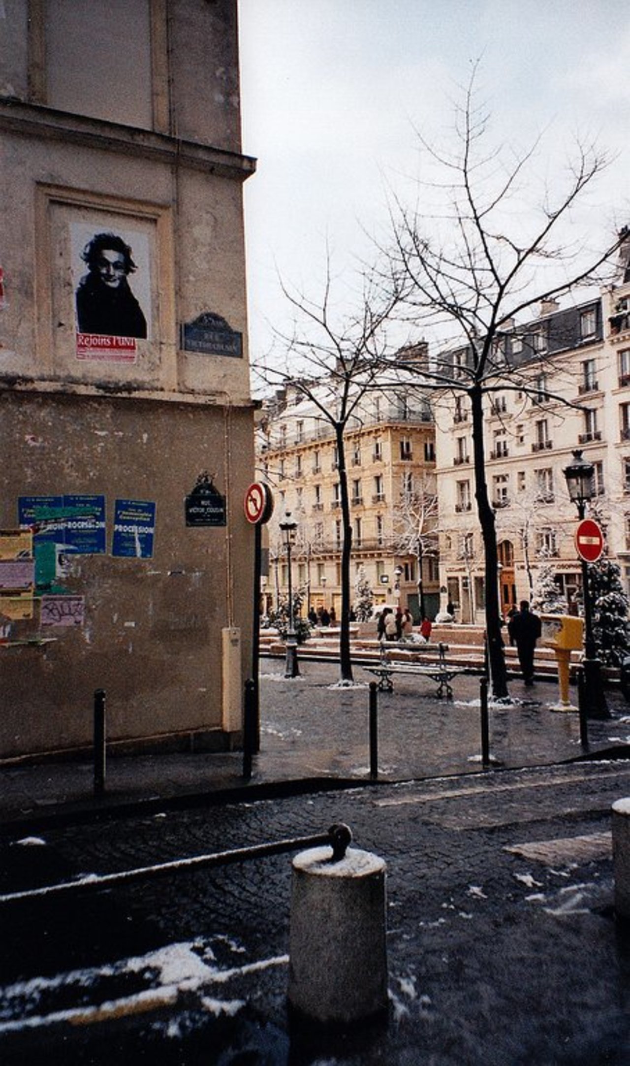 Street Art by Nojnoma in #Paris http://www.urbacolors.com #art #mural #graffiti #streetart https://t.co/8G6HO3CdQo