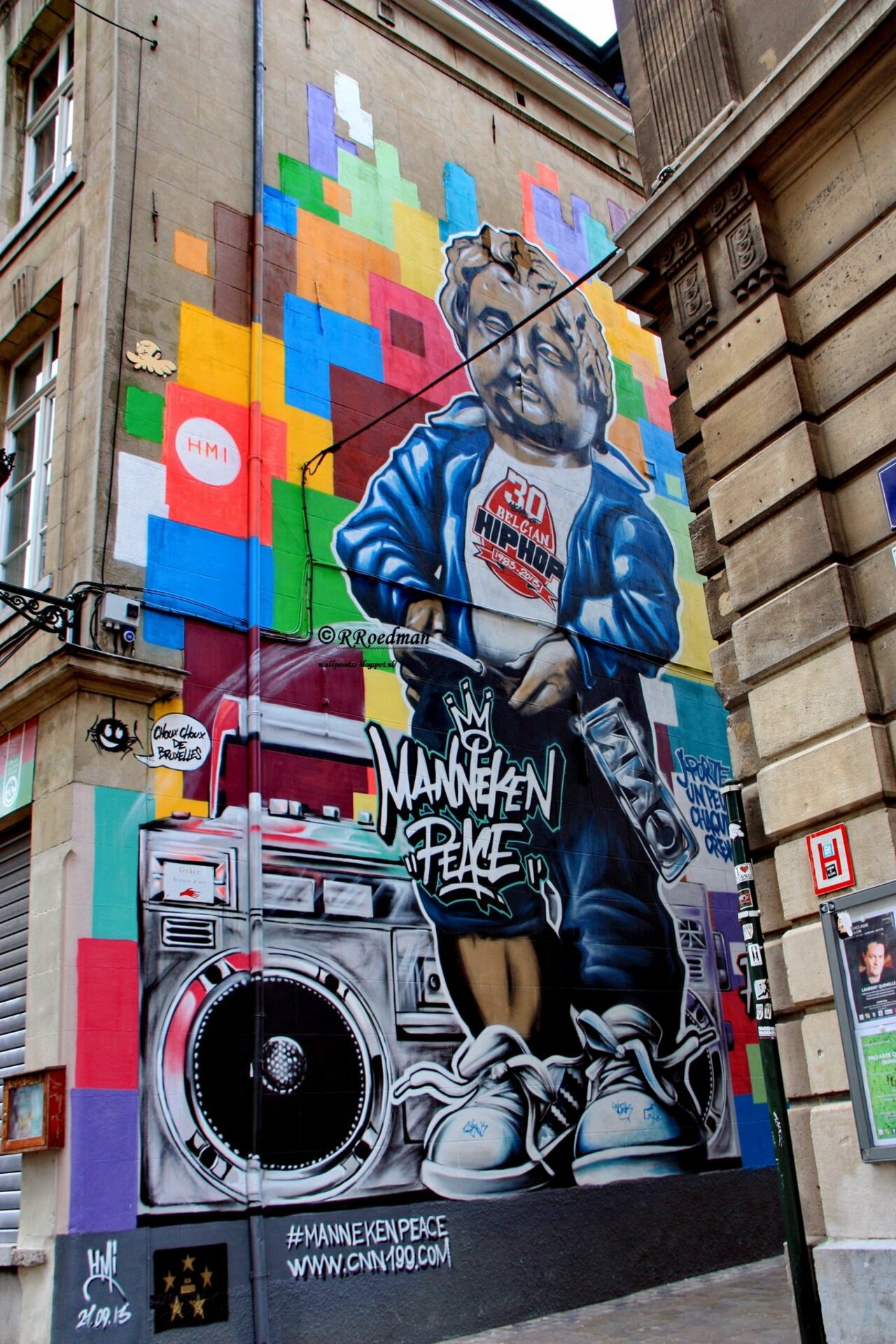 RT @RRoedman: #streetart #graffiti #mural manneke pis in #Brussel in #Belgium ,2 pics at http://wallpaintss.blogspot.nl https://t.co/4K1gvITr9o
