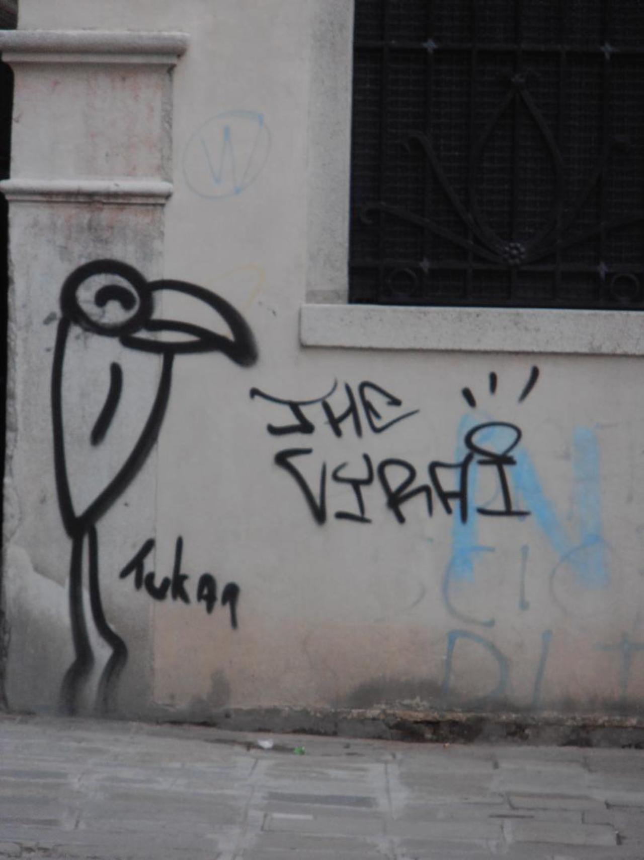 Killer Tukan #graffiti #streetart #veniceitaly https://t.co/g2z3YuqrlM