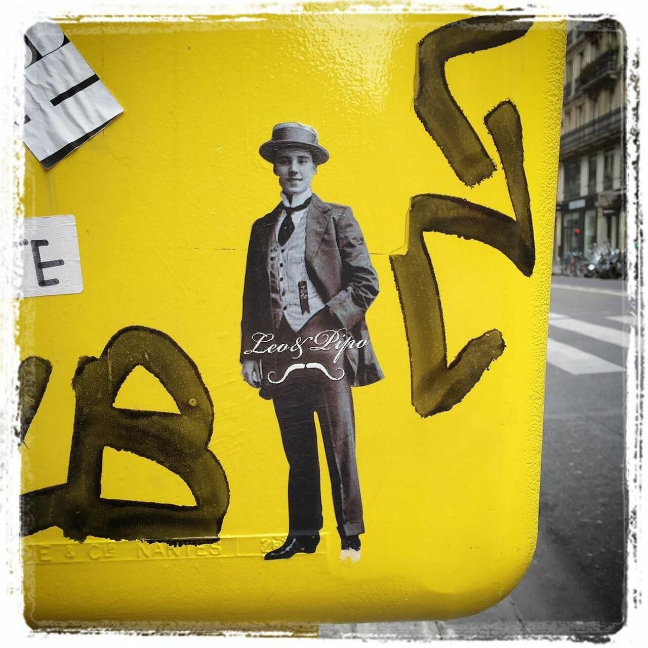 #Paris #graffiti photo by @gabyinparis http://ift.tt/1N0pO8X #StreetArt https://t.co/20J8Yg5l8w