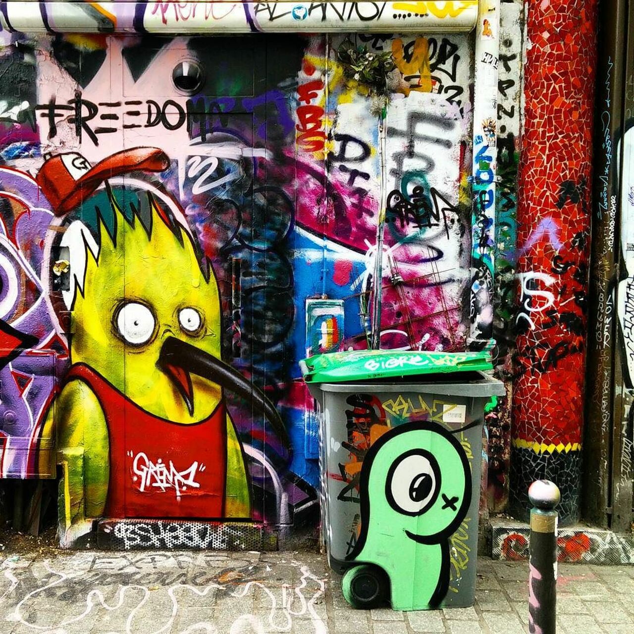 #Paris #graffiti photo by @ceky_art http://ift.tt/1S3Rs54 #StreetArt https://t.co/y0eDcI6atS