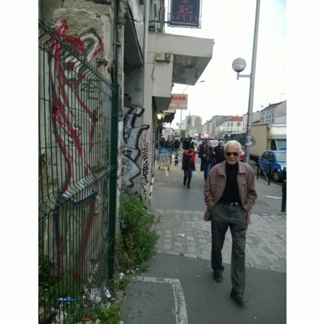 #anorexia at #Paris . #throwup #bombing #parisstreetart #streetartparis #wild #streetart #graffiti #graffitiart #ze… https://t.co/Uqcrbbbk4J