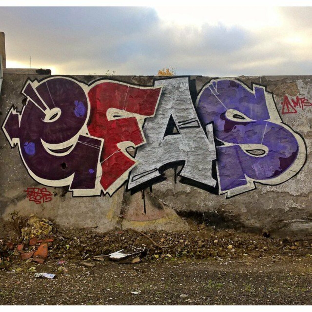 #Paris #graffiti photo by @maxdimontemarciano http://ift.tt/1GB8oyl #StreetArt https://t.co/LlJ0LFF4Zl