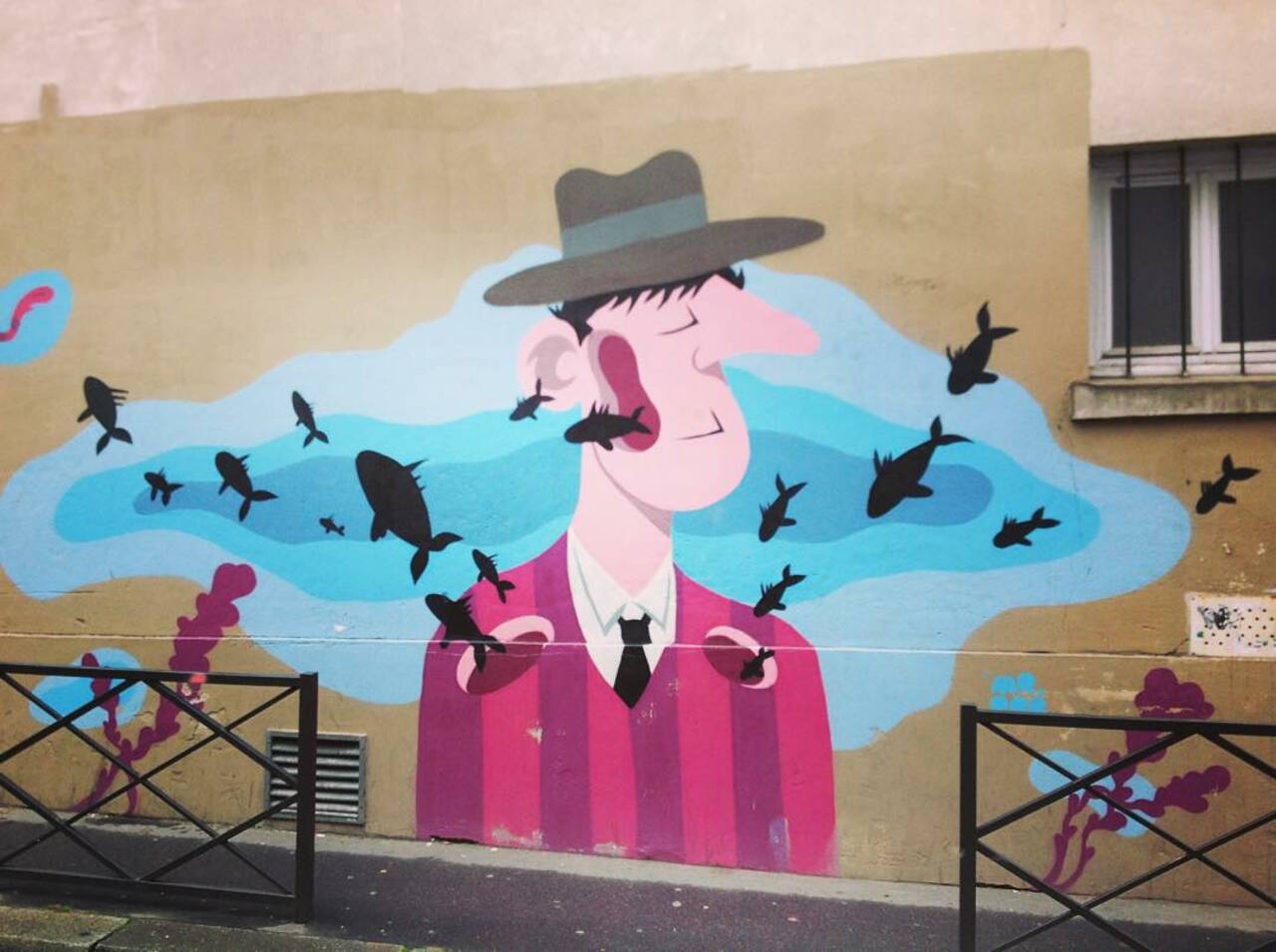 #Paris #graffiti photo by @stefetlinda http://ift.tt/1MkrueO #StreetArt https://t.co/SKP6djU9h2