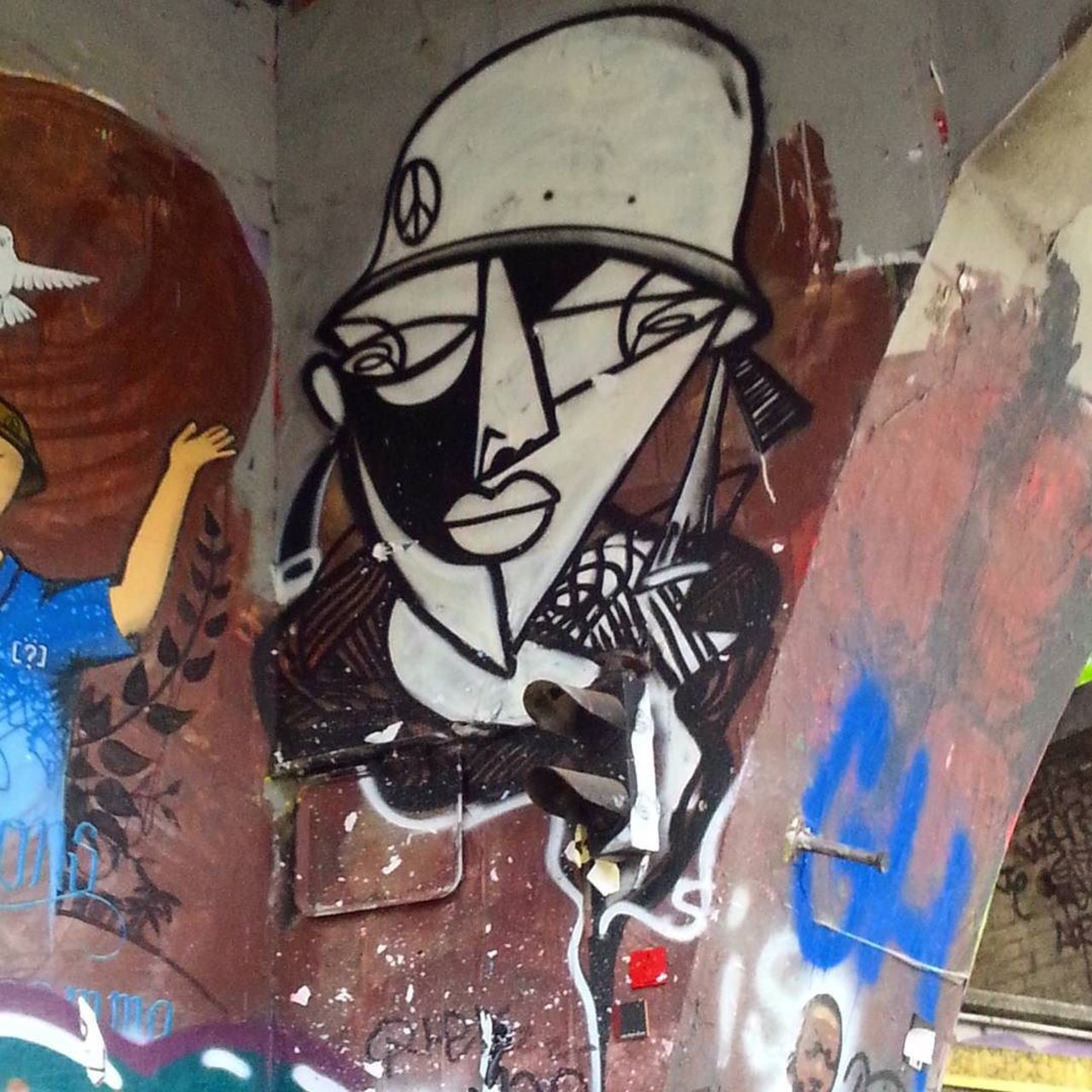 #Paris #graffiti photo by @fotoflaneuse http://ift.tt/1XsfRUW #StreetArt https://t.co/H2maVtM0nB