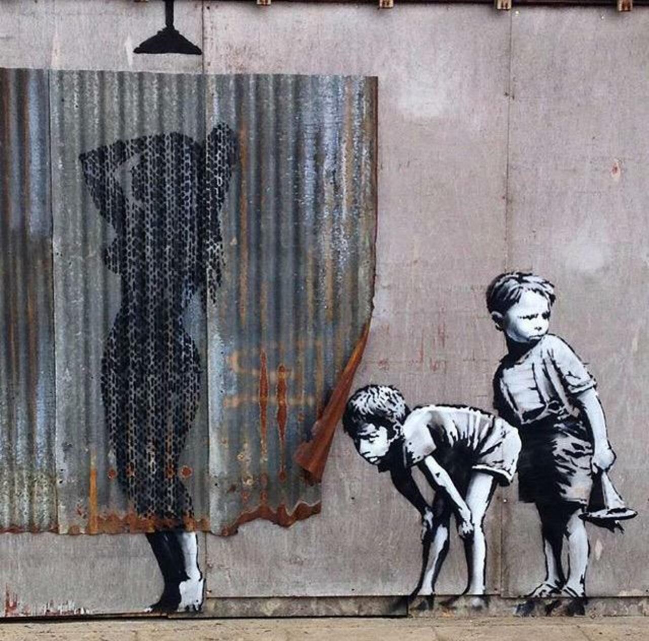 #Banksy for #Dismaland 
#streetart #banksy #art #graffiti https://t.co/2q7m8Q0wGf
Via @GoogleStreetArt