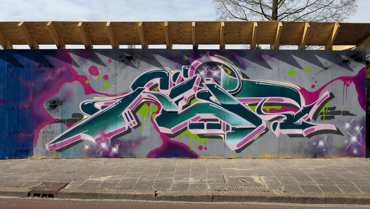 Certainly a worthy "pic of the day" via @Muurmag http://www.flickr.com/photos/muurmag/7085059501/in/photostream #streetart #graffiti #aerosol #mural #art https://t.co/4gcNpNYePN