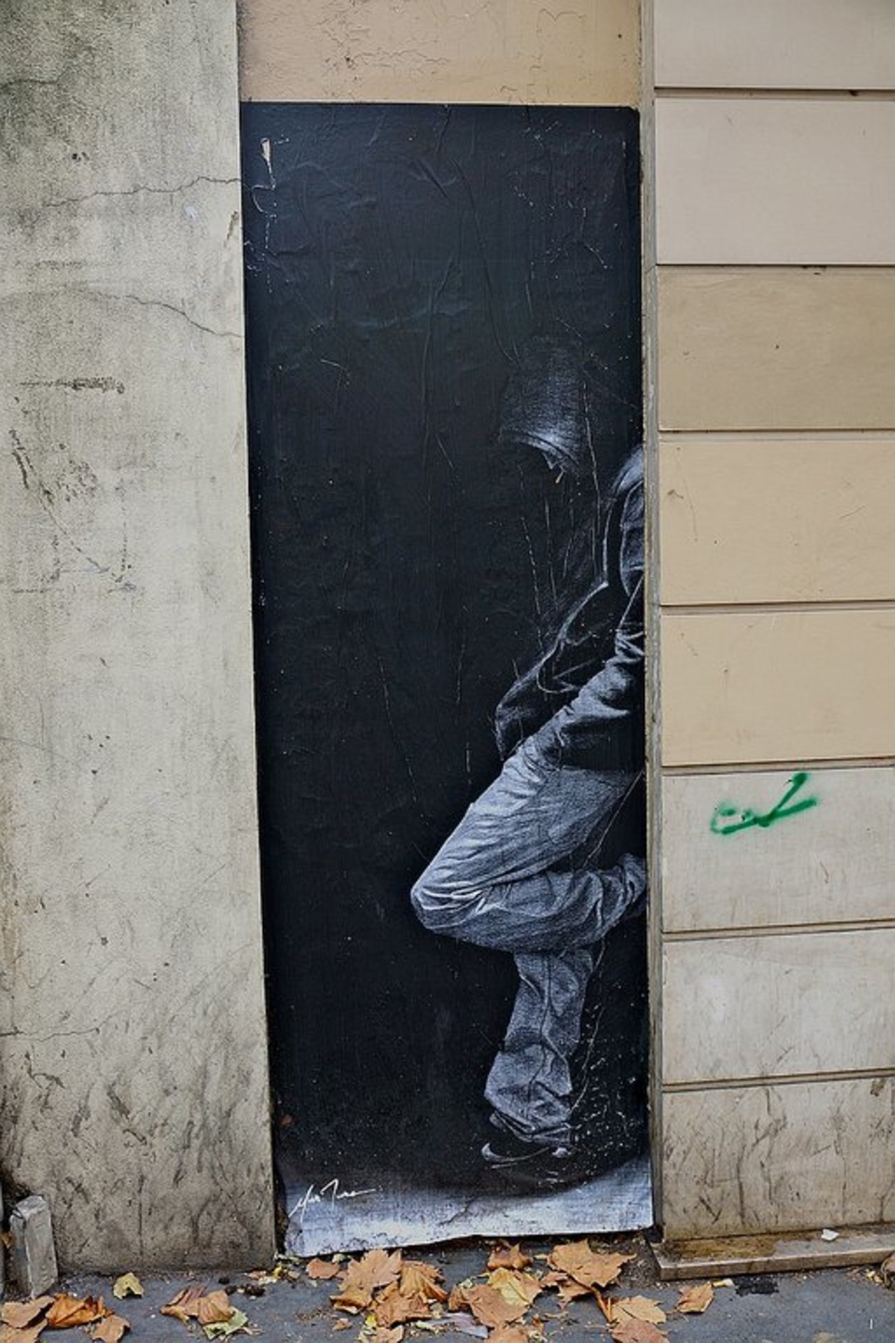 RT @urbacolors: Street Art by anonymous in #Paris http://www.urbacolors.com #art #mural #graffiti #streetart https://t.co/BdPHk4AHN4