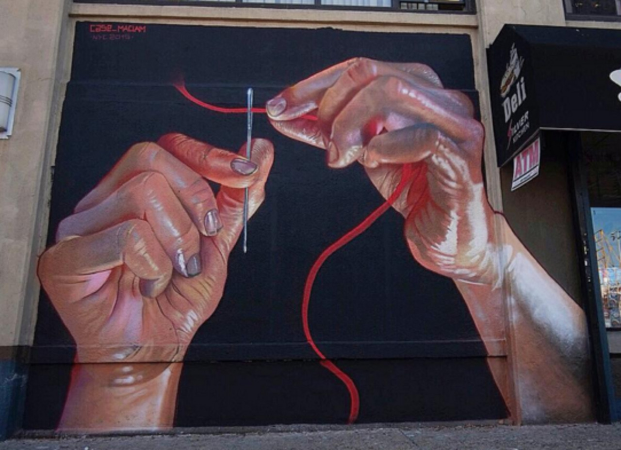 The hand master @case_maclaim in #NYC #graffiti #mural #streetart #publicart https://t.co/STDWkSQBtA