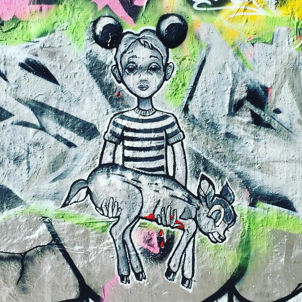 #Paris #graffiti photo by @ijustdontknow http://ift.tt/1LxCcer #StreetArt https://t.co/8wCpUmPiBL
