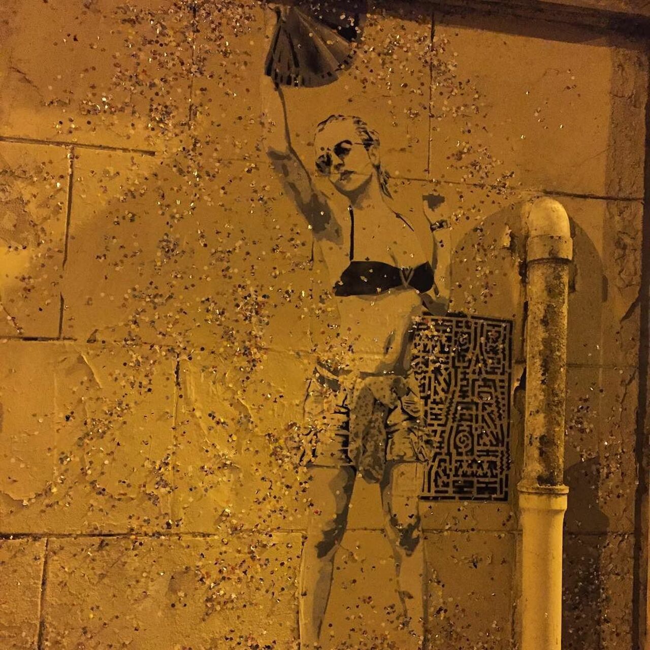 #Paris #graffiti photo by @dede_nesbitt http://ift.tt/1O3DrWo #StreetArt https://t.co/Wb8FR51391