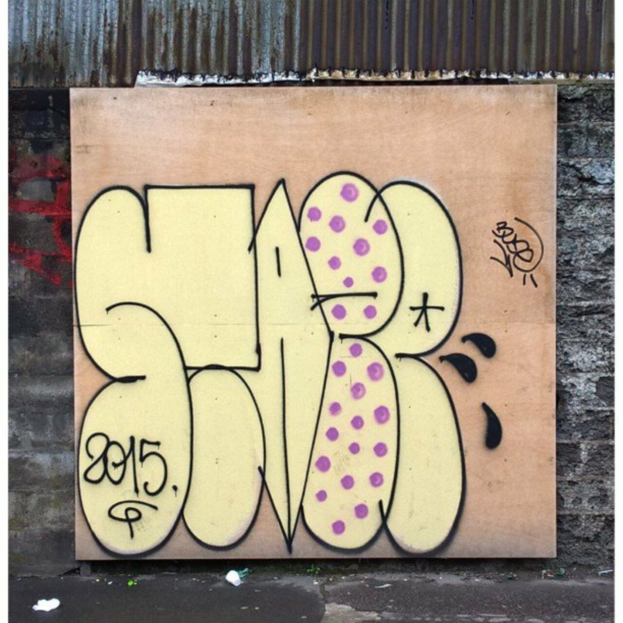 #Paris #graffiti photo by @maxdimontemarciano http://ift.tt/1WeoZ2h #StreetArt https://t.co/xp91xFhO4y
