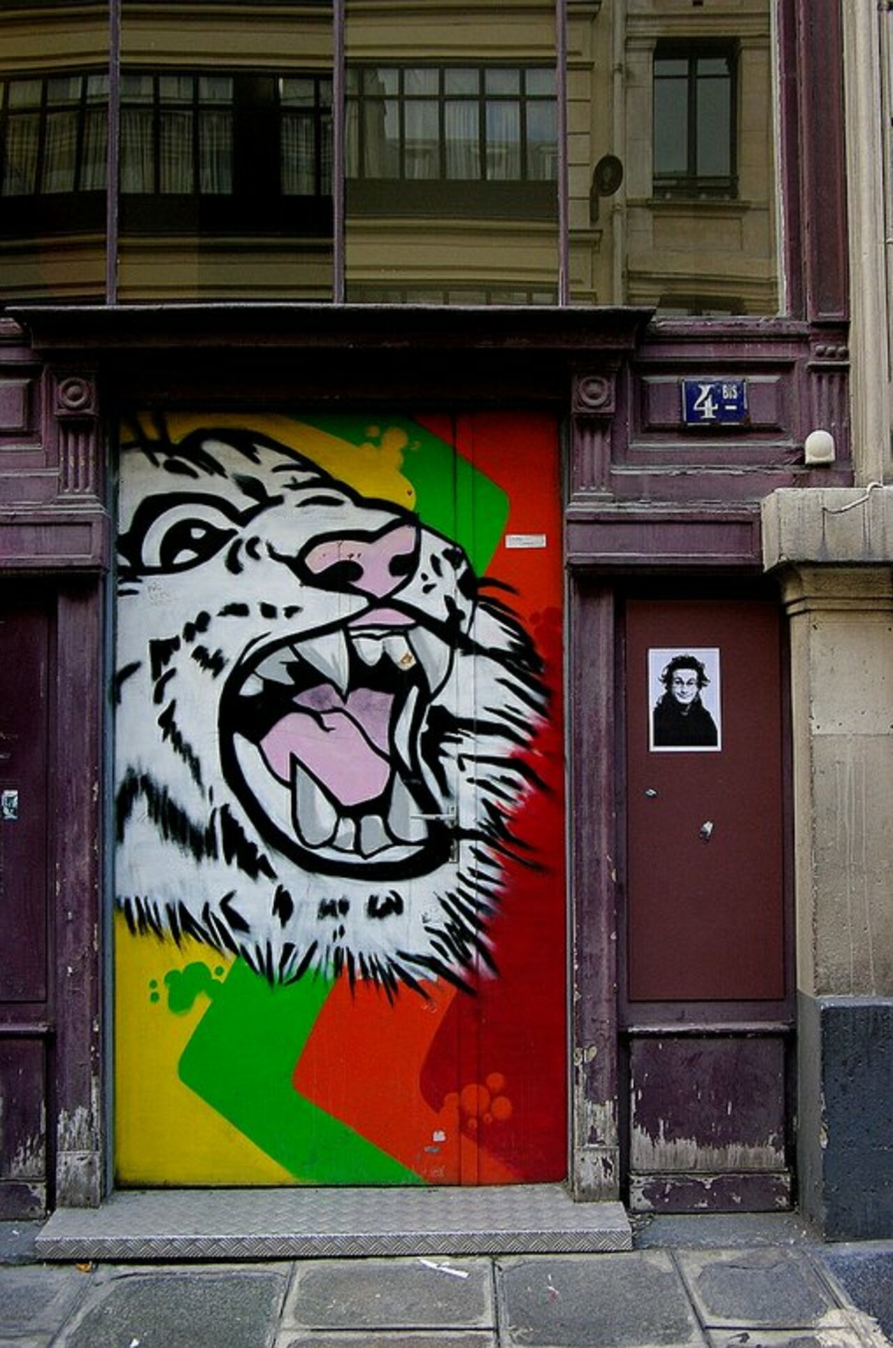 Street Art by Nojnoma in #Paris http://www.urbacolors.com #art #mural #graffiti #streetart https://t.co/eOJvGusHao