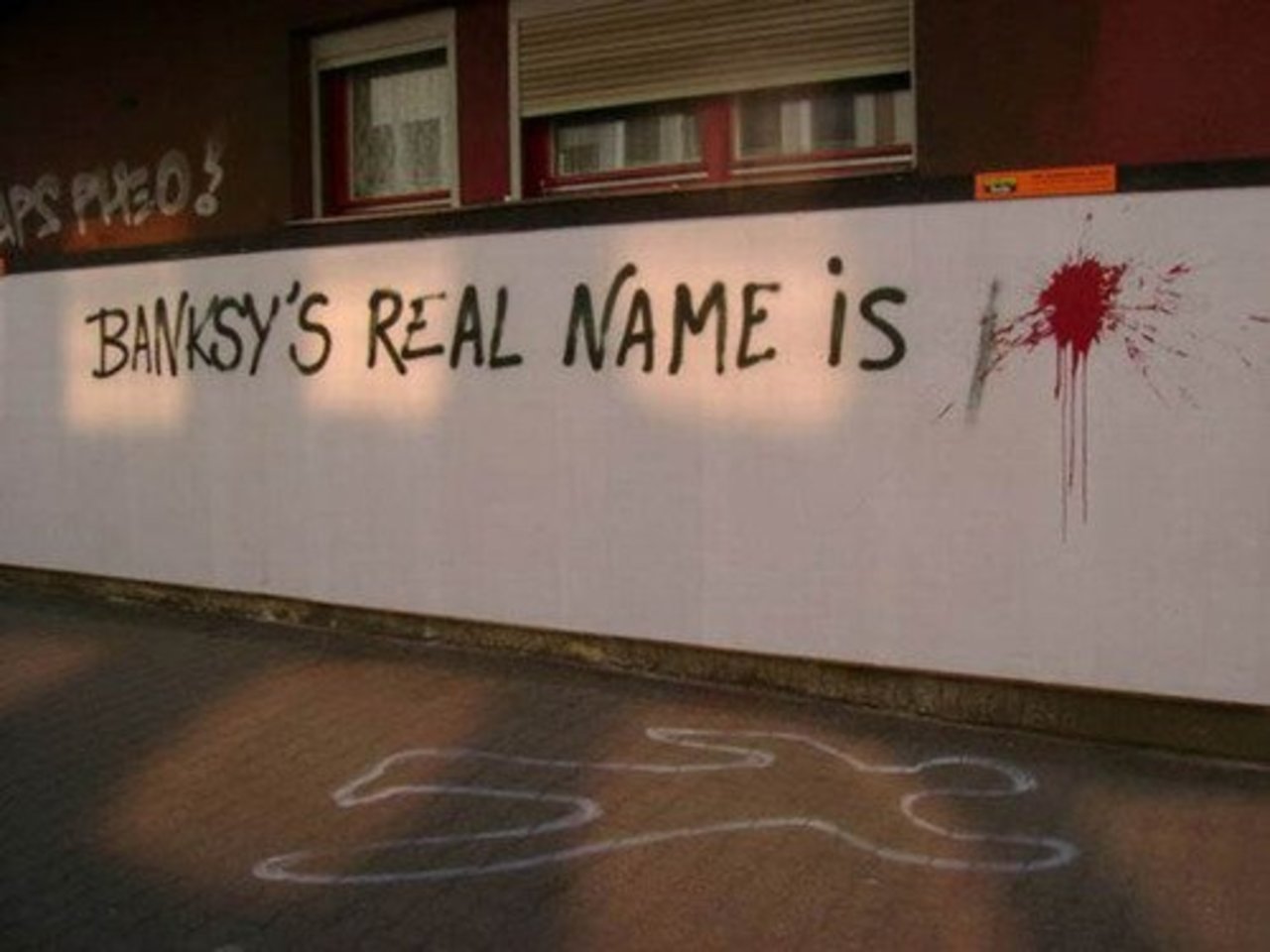 What's the deal with #Banksy: http://bit.ly/1kJNjaE#graffiti #streetart #contemporaryart #urbanculture https://t.co/jnEE2QCGvJ