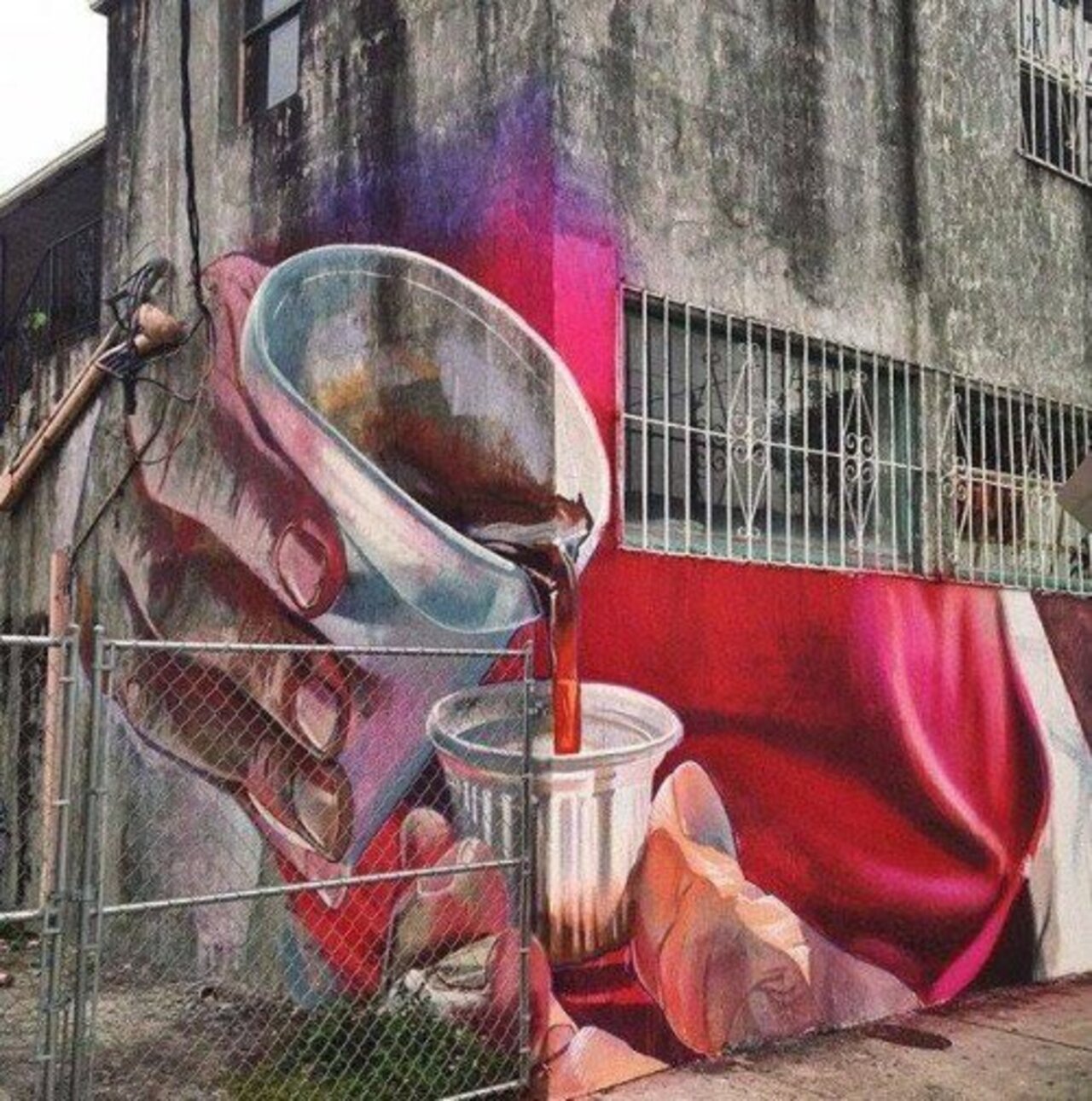 #switch #streetart 'a cup of something' by #casemaclaim in #miami #graffiti #arte #art #bedifferent https://t.co/tc5fg1oTxY