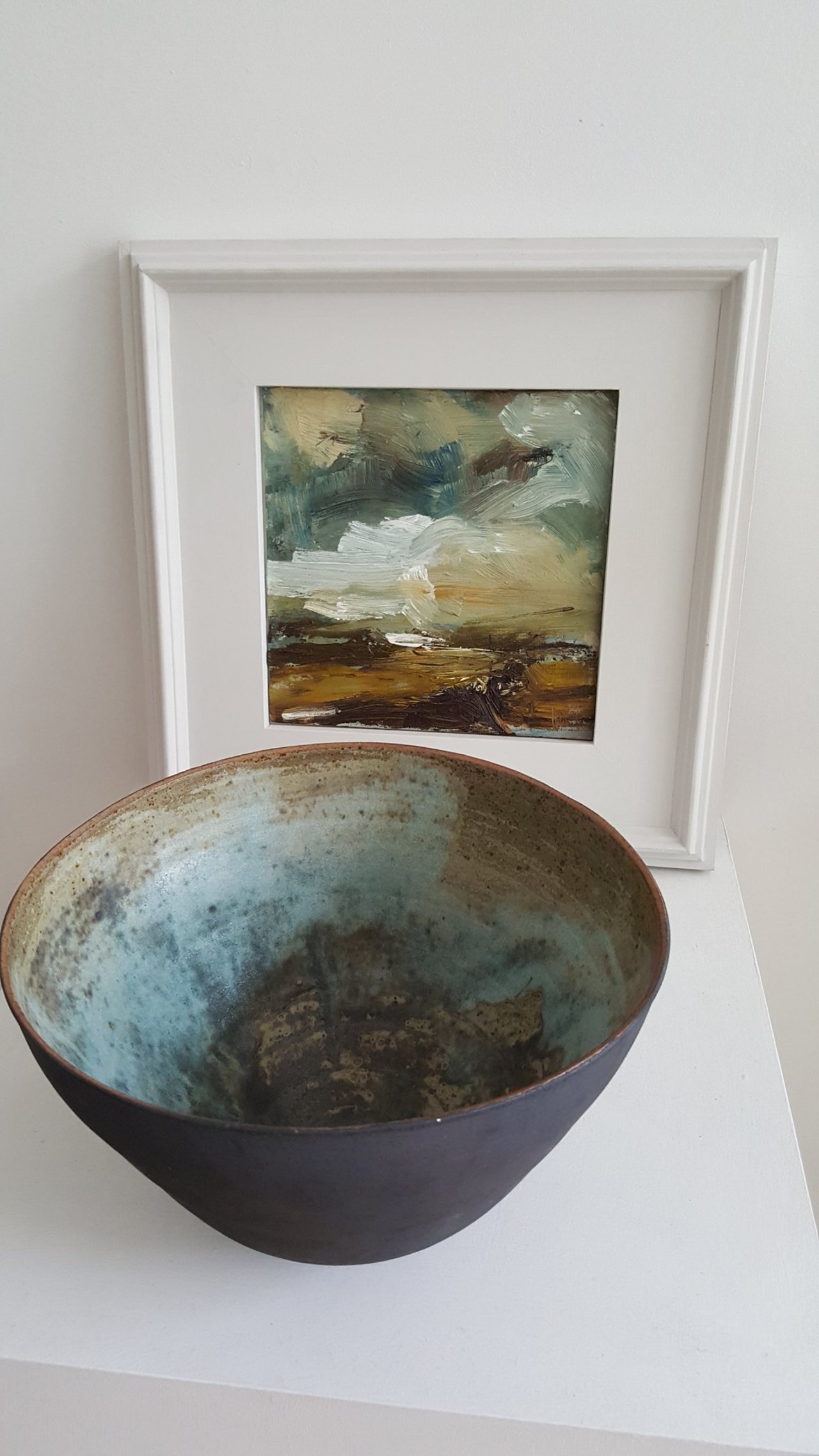 One of my pieces sitting next to Norman Yap's beautiful bowls. :) #Highgate #oil #ceramics #art https://t.co/u81YRTKFFu