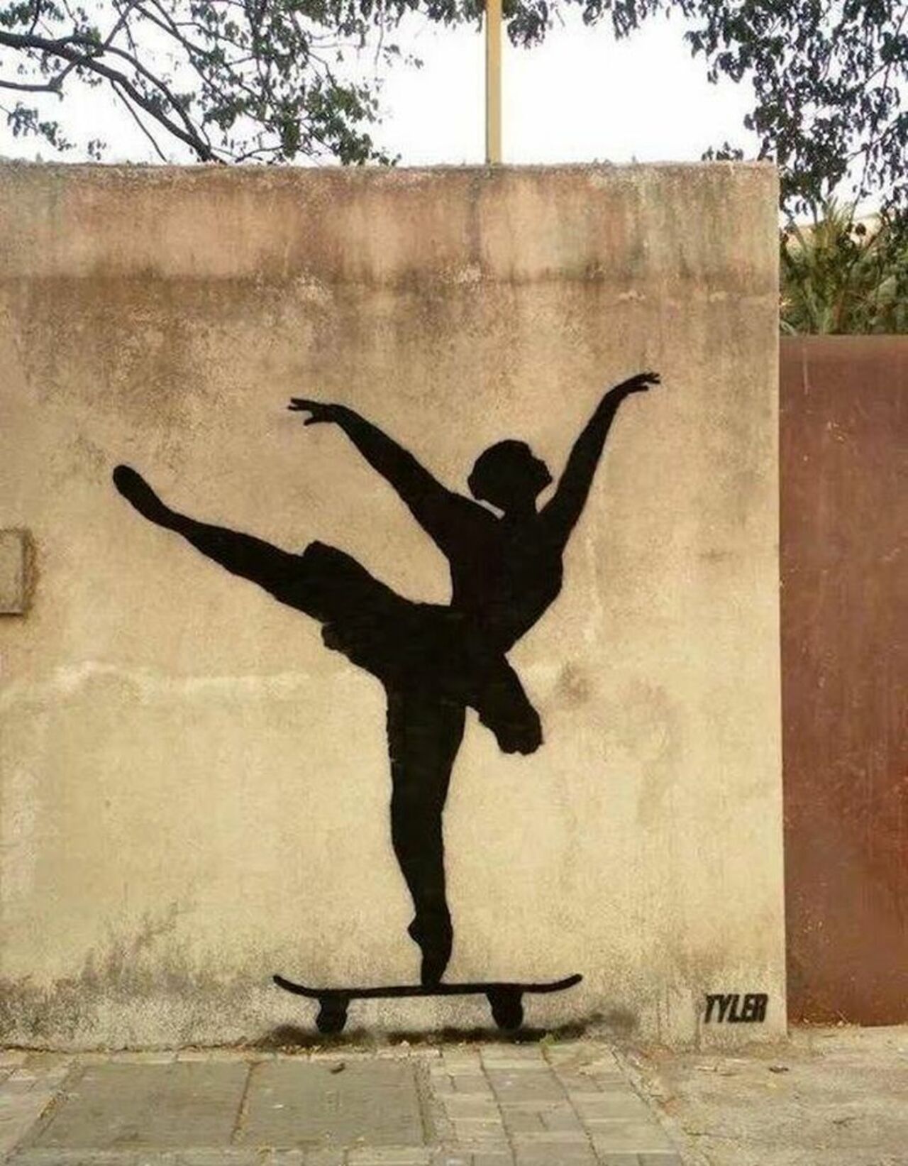 #StreetartSaturday Dancer shadow #Stencil #StreetArt by Tyler. https://t.co/JbJbRLFfGa