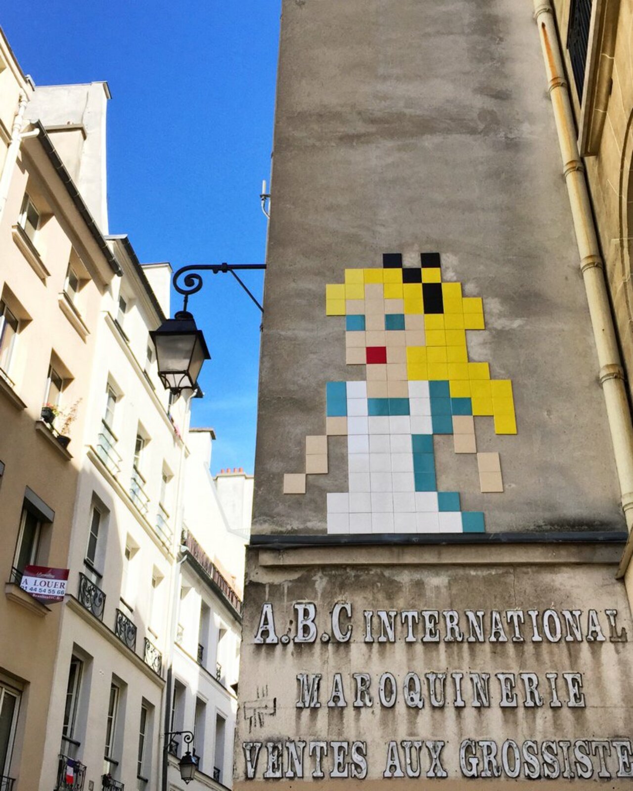 Head over to Snapchat now to follow our Invader hunt around Paris : StreetArtNews #streetart https://t.co/af8Itrnqtl