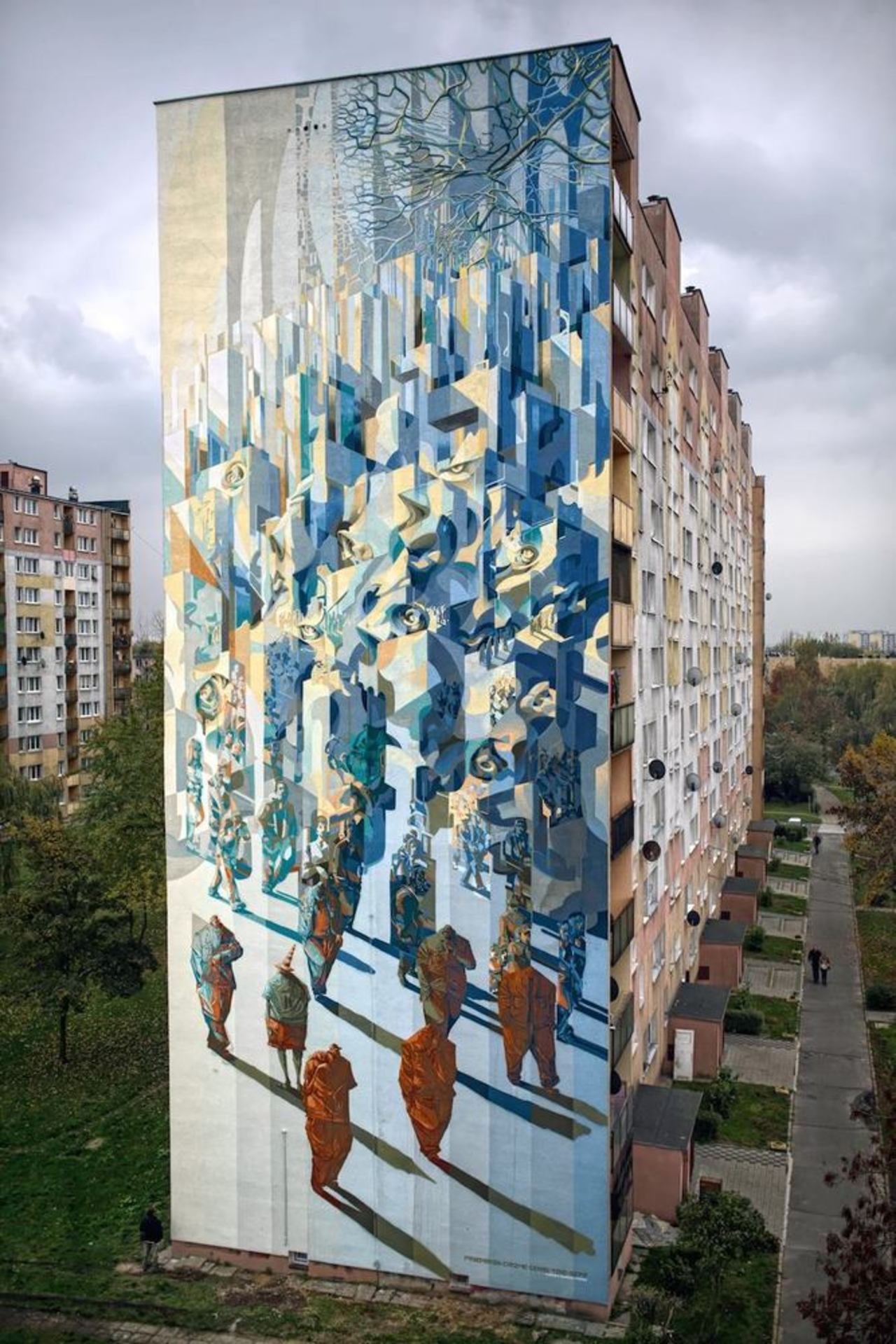 "Stunning work in Lodz, #Poland Have a look: http://buff.ly/1xiZsGS #streetart https://t.co/Dmuz0U6Tfn"