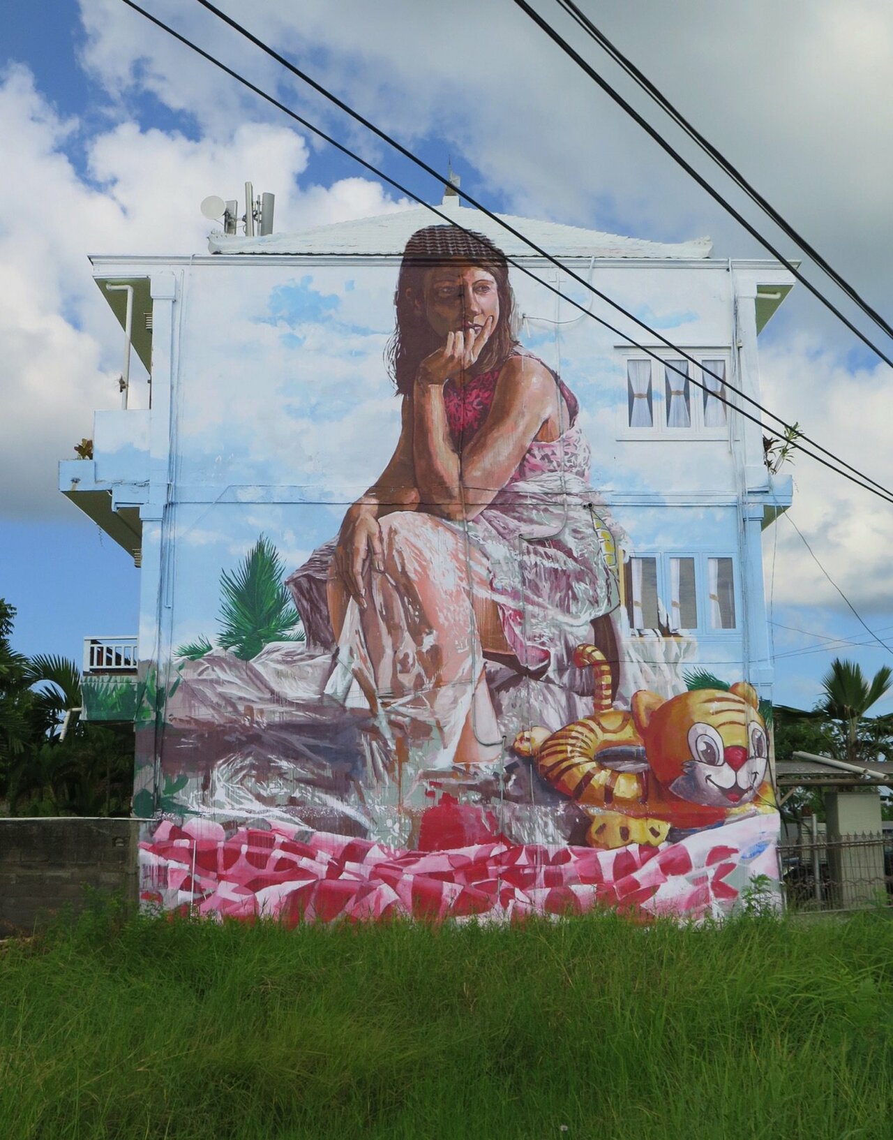 TropicaFestival: "Girl With Inflatable Tiger" by Fintan Magee in Bali #streetart https://streetartnews.net/2016/07/tropicafestival-girl-with-inflatable-tiger-by-fintan-magee-in-bali.html https://t.co/GYU110TZ5q