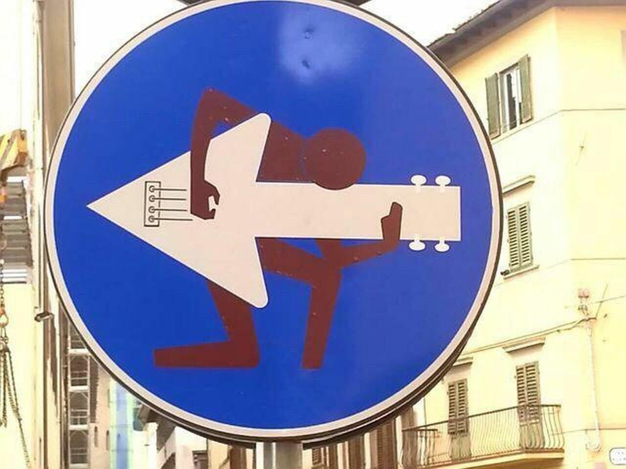 #StreetSignPranking #StreetArt Street artist #CletAbraham modified this street sign in less than 1 minute. https://t.co/KbYD3WKGFI