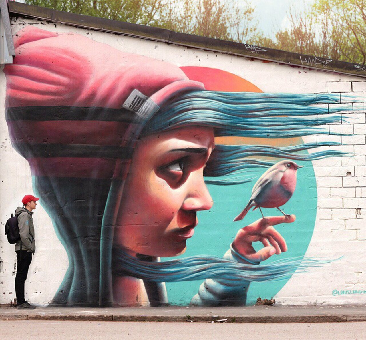 Artist of the Day: Yash, Stockholm, #Sweden people and animals with definite perspectives #mural #streetart https://t.co/obeHJRcBiC