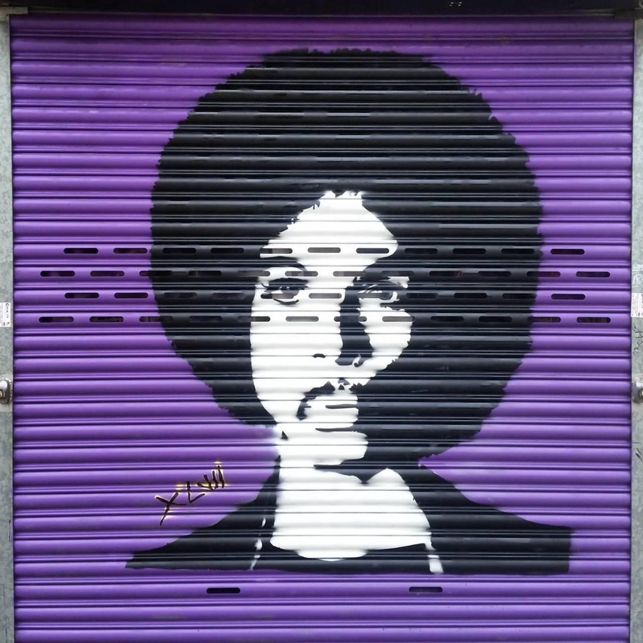 #Prince #streetart by #mrxlvii on the shutters of @vapeoriumwcliff #Southend#PrinceArt #PRINCE4EVER  https://t.co/K3M9ImXXk2